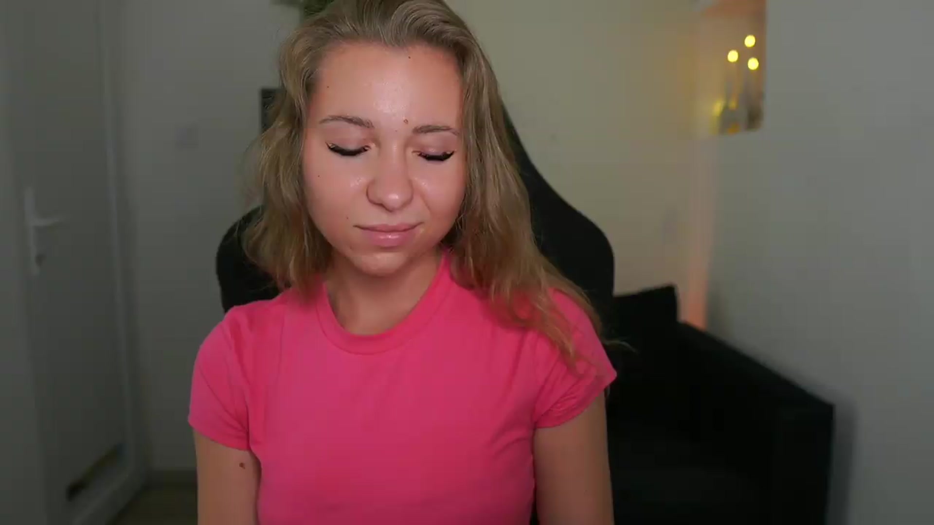 Gallery image thumbnail from VivienVance18's myfreecams stream on, 07/21/2026, 17:33 image 6 of 20