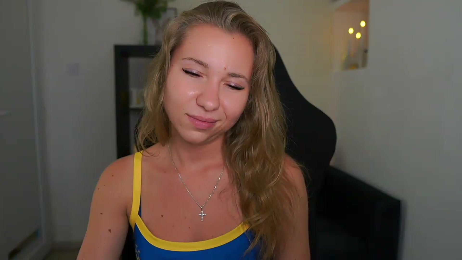 Gallery image thumbnail from VivienVance18's myfreecams stream on, 07/23/2026, 01:09 image 14 of 20