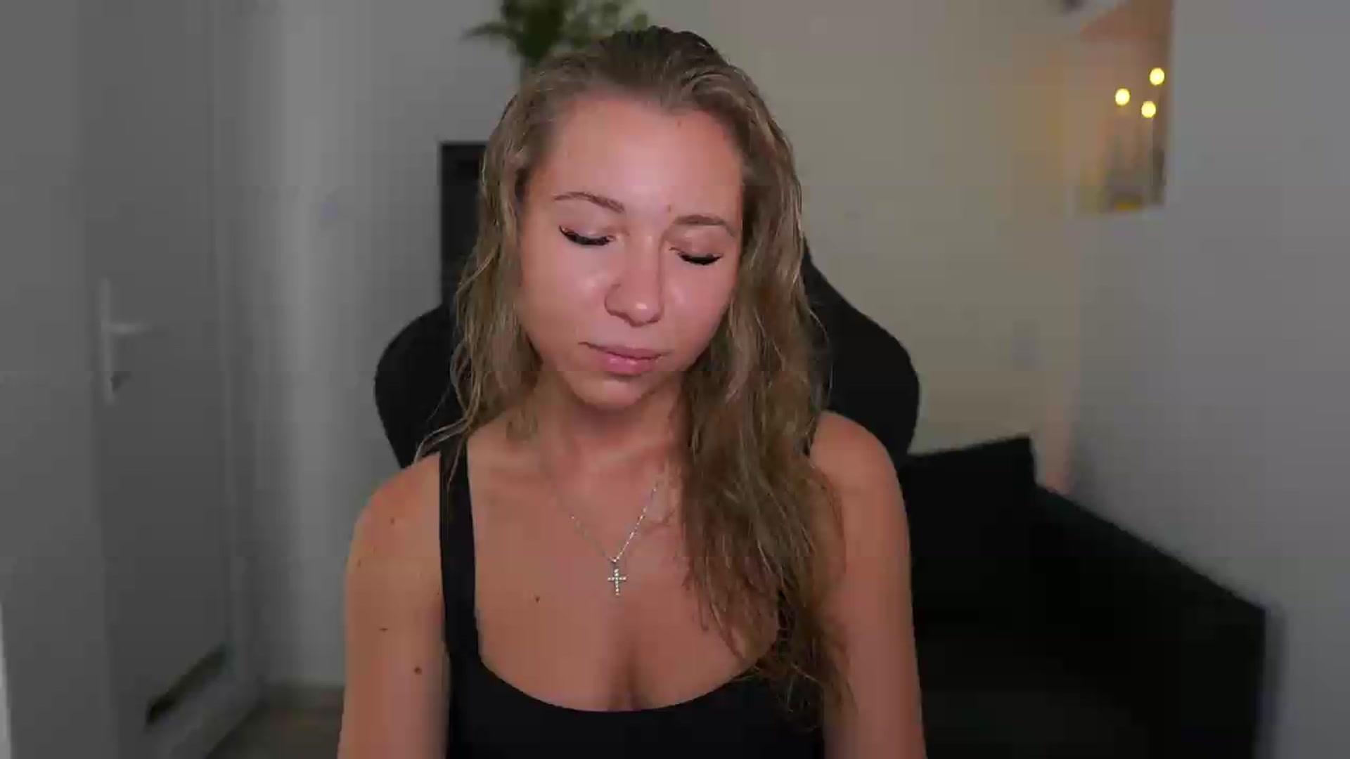 Gallery image thumbnail from VivienVance18's myfreecams stream on, 07/27/2026, 14:38 image 12 of 20