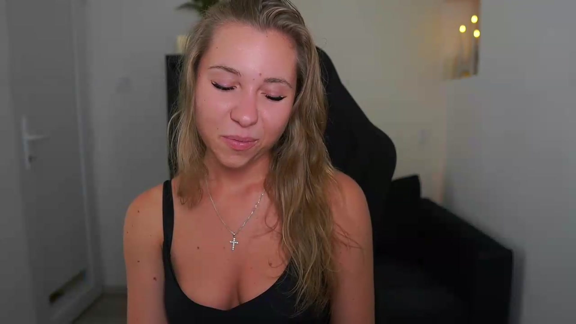 Gallery image thumbnail from VivienVance18's myfreecams stream on, 07/28/2026, 19:13 image 4 of 20