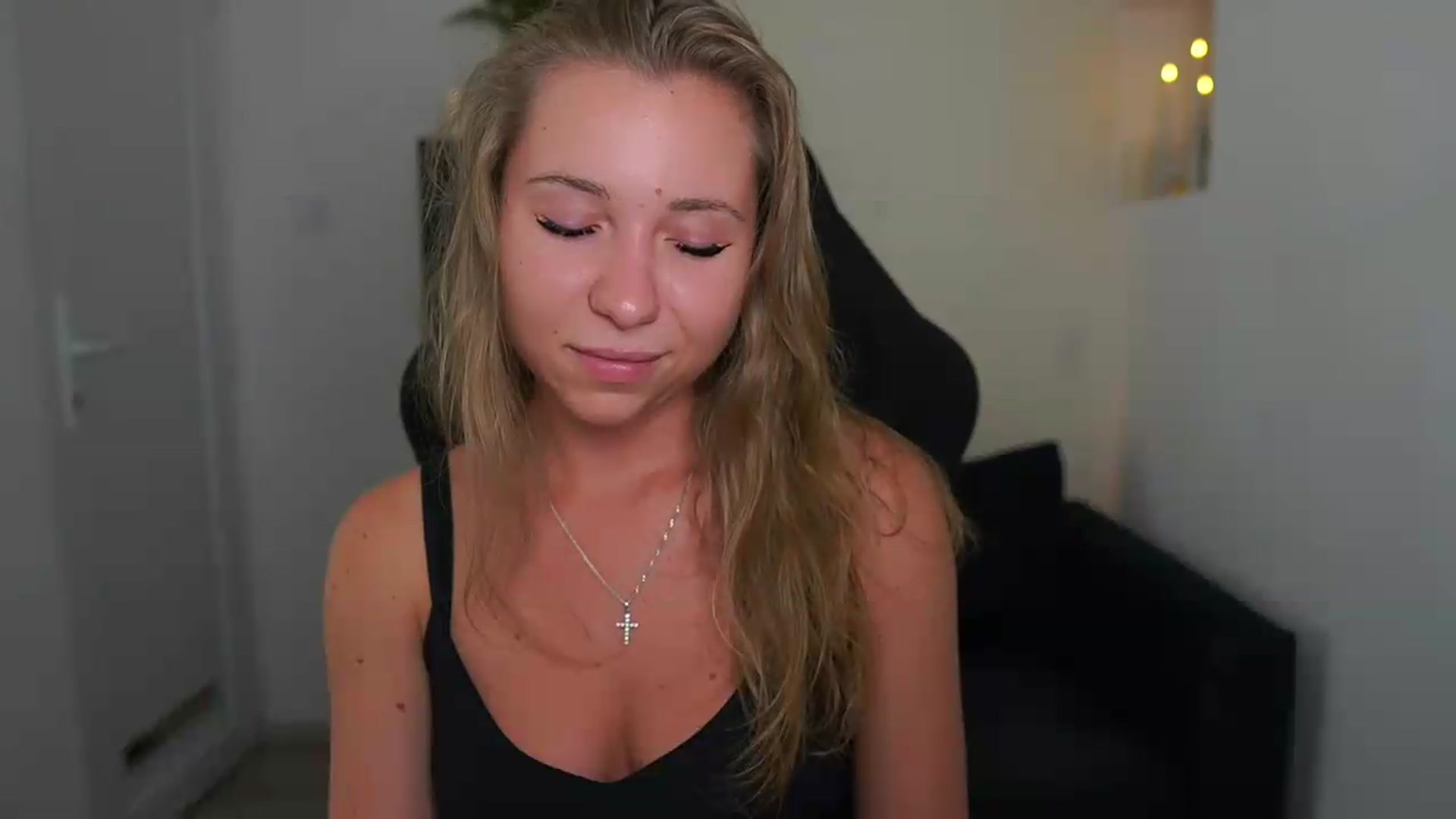 Gallery image thumbnail from VivienVance18's myfreecams stream on, 07/28/2026, 19:13 image 9 of 20