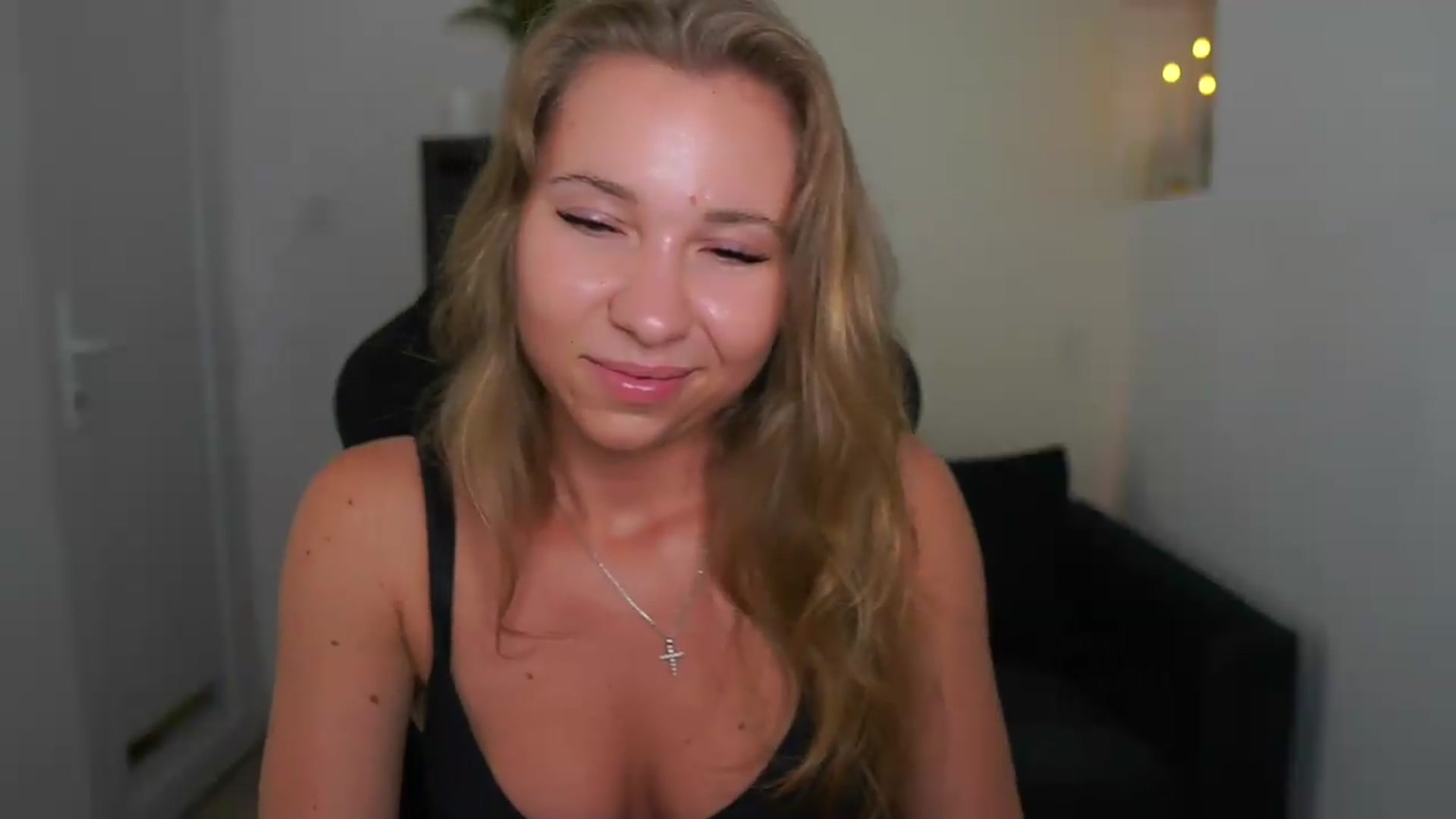 Gallery image thumbnail from VivienVance18's myfreecams stream on, 07/28/2026, 23:28 image 11 of 20