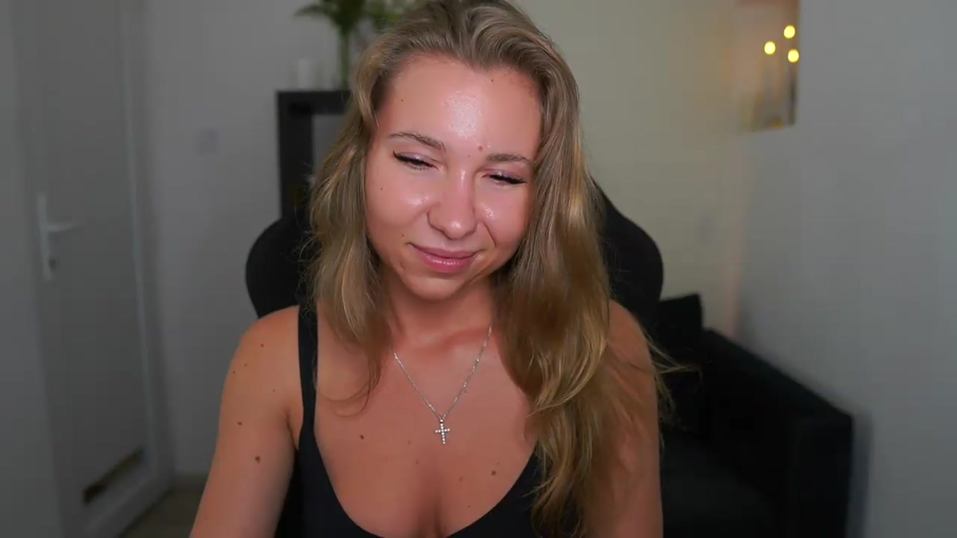 Gallery image thumbnail from VivienVance18's myfreecams stream on, 07/28/2026, 23:28 image 12 of 20