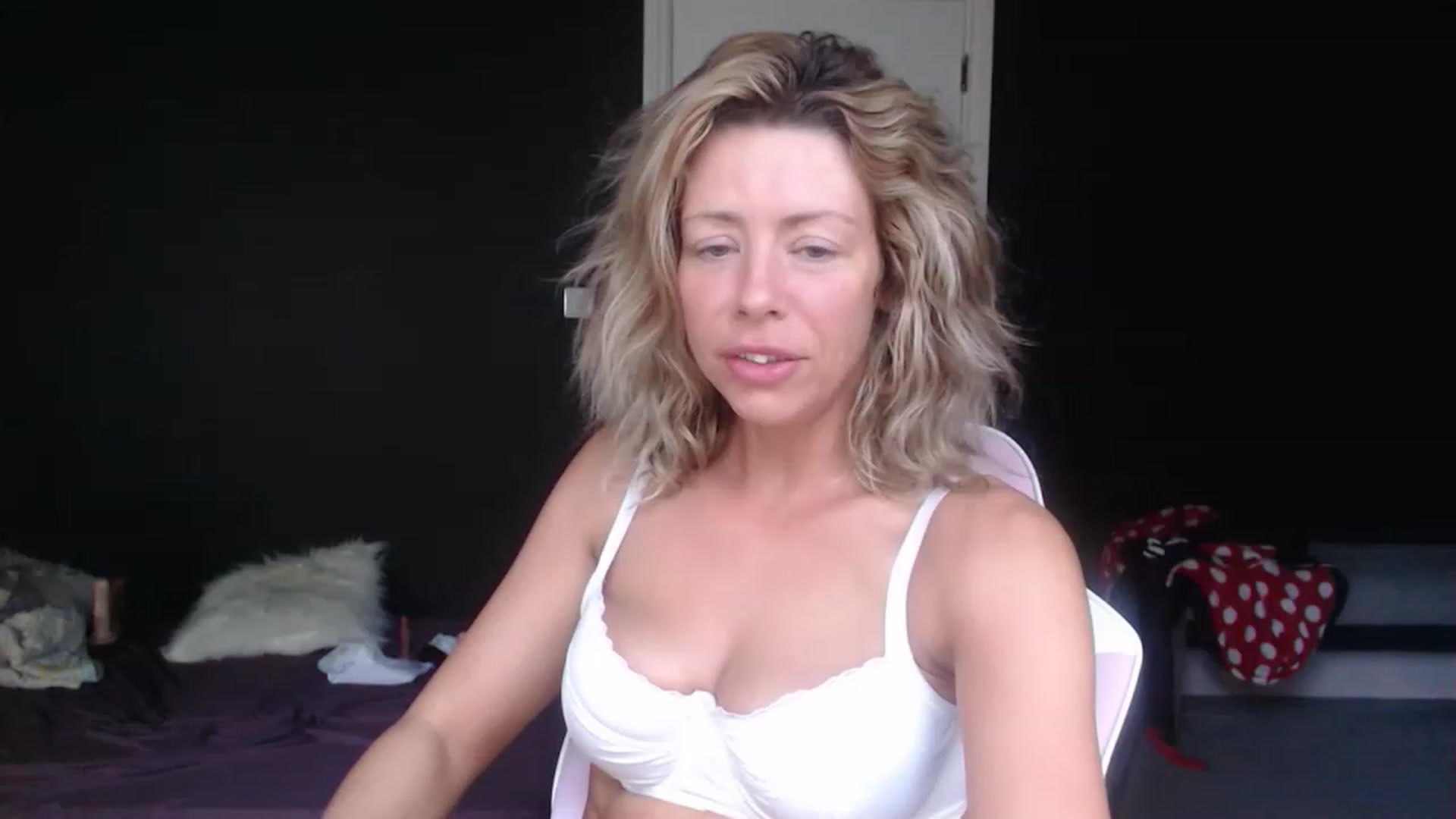 Gallery image thumbnail from VivienneFoxUK's myfreecams stream on, 07/08/2023, 12:41 image 3 of 20