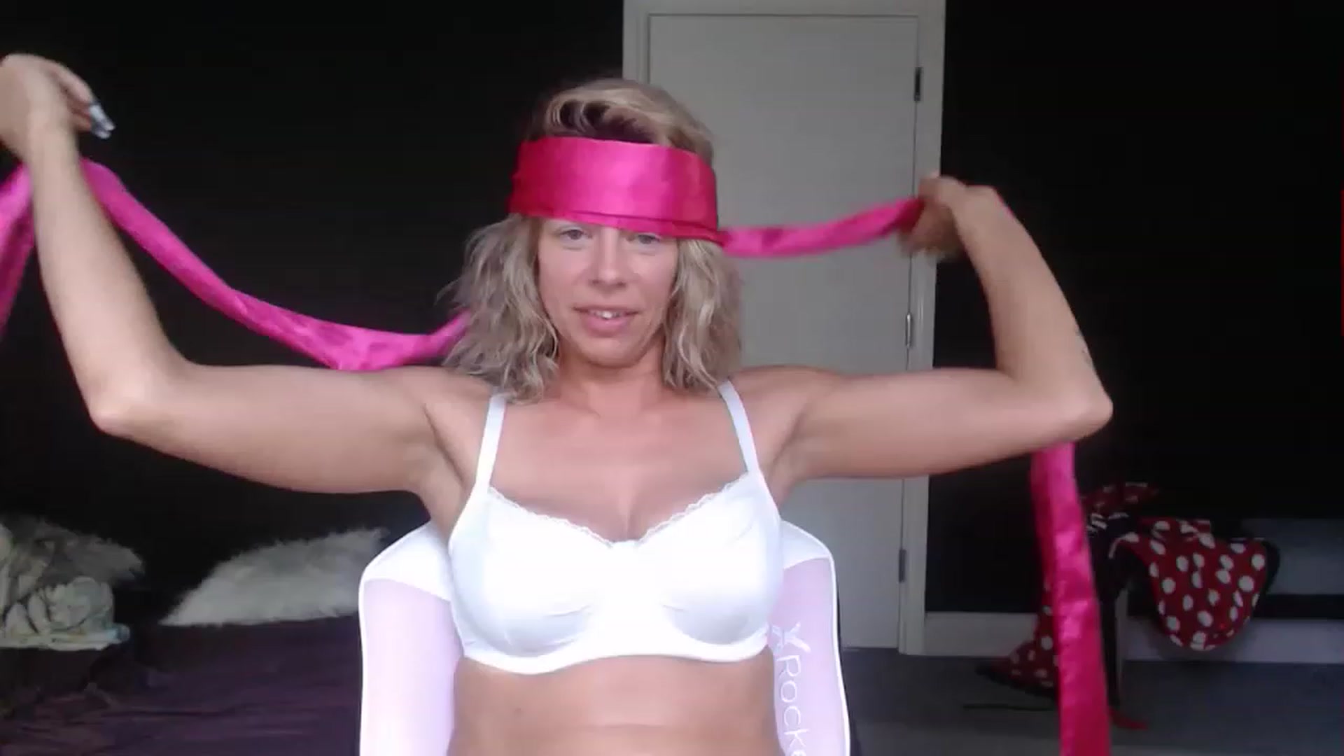 Gallery image thumbnail from VivienneFoxUK's myfreecams stream on, 07/08/2023, 12:41 image 14 of 20