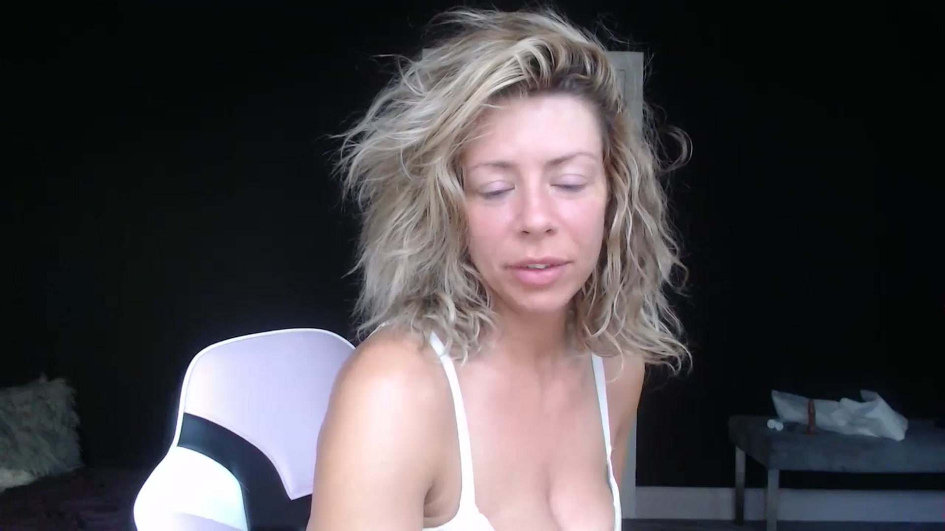 Gallery image thumbnail from VivienneFoxUK's myfreecams stream on, 07/08/2023, 18:32 image 14 of 20