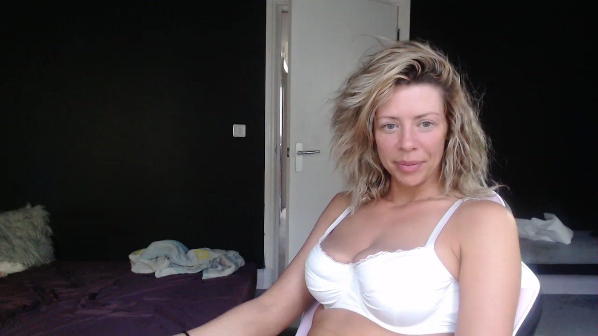 Gallery image thumbnail from VivienneFoxUK's myfreecams stream on, 07/08/2023, 18:32 image 16 of 20