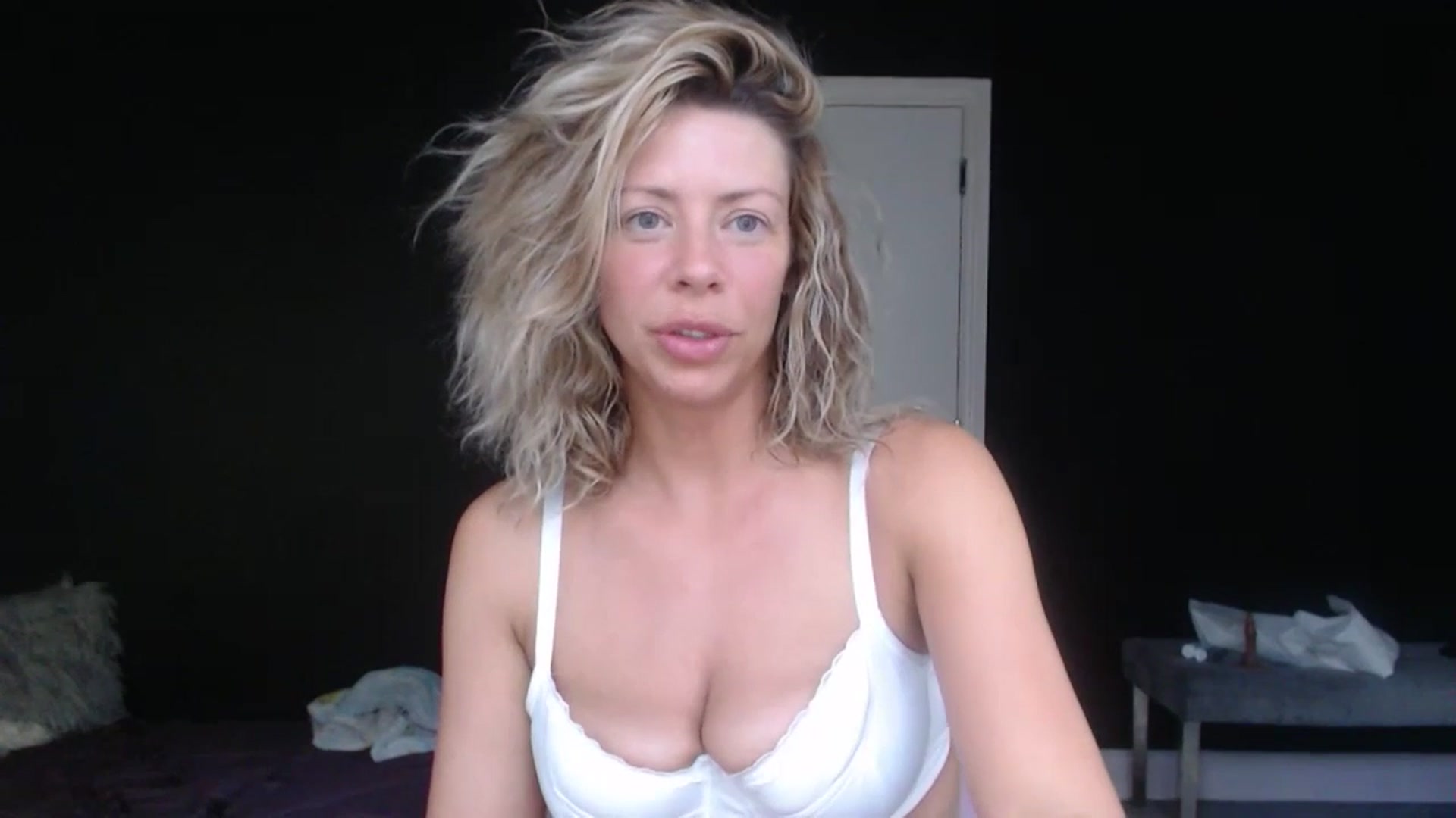 Gallery image thumbnail from VivienneFoxUK's myfreecams stream on, 07/08/2023, 18:32 image 8 of 20
