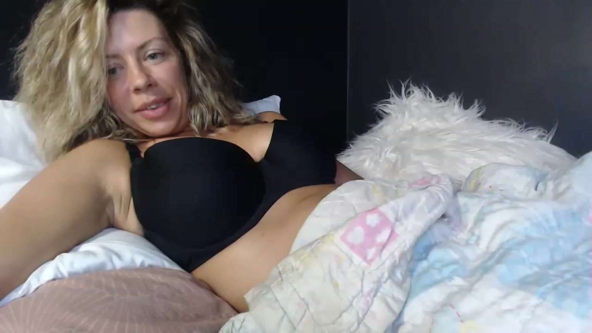 Gallery image thumbnail from VivienneFoxUK's myfreecams stream on, 07/10/2023, 11:13 image 16 of 20