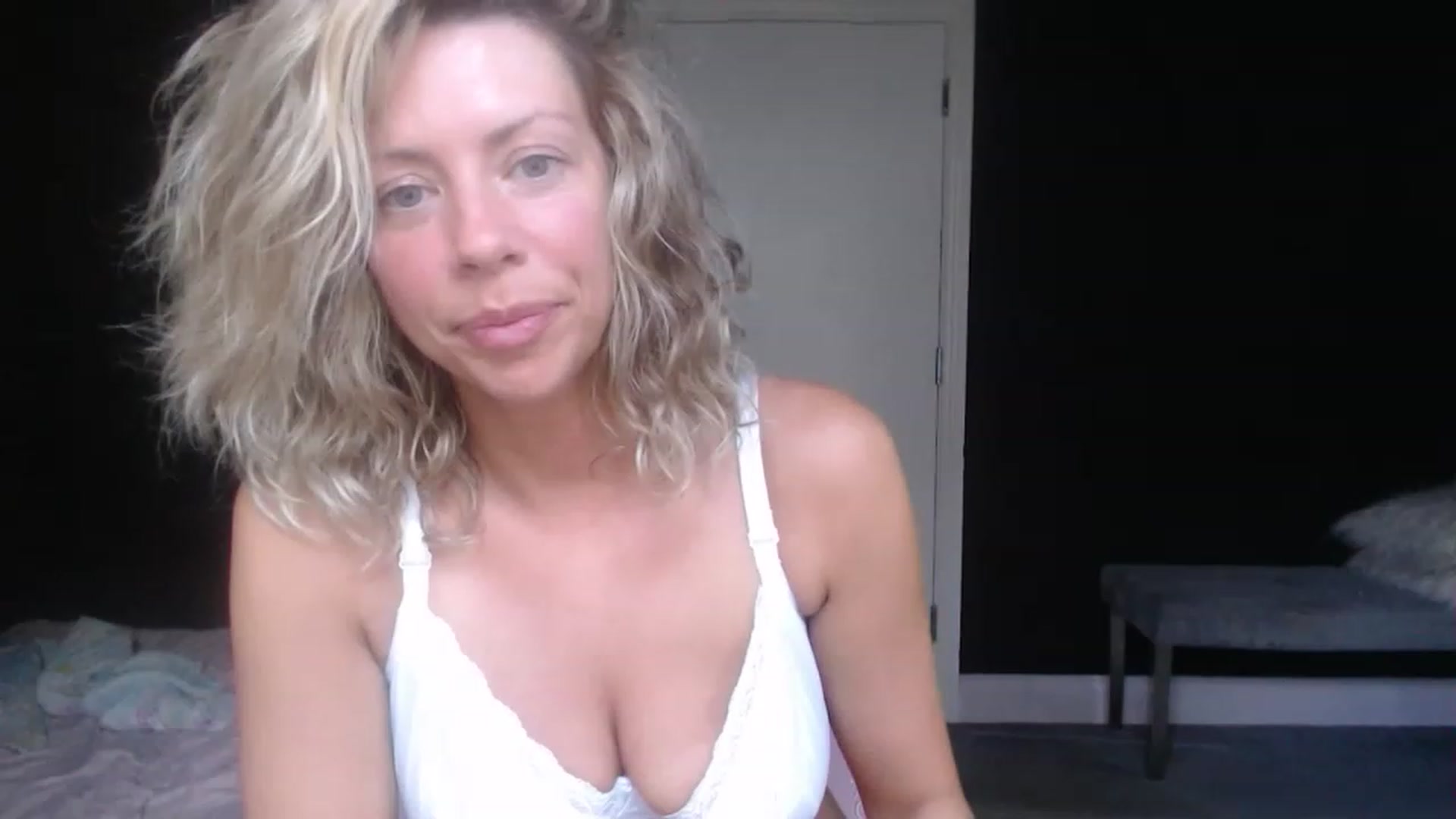 Gallery image thumbnail from VivienneFoxUK's myfreecams stream on, 07/12/2023, 11:01 image 10 of 20
