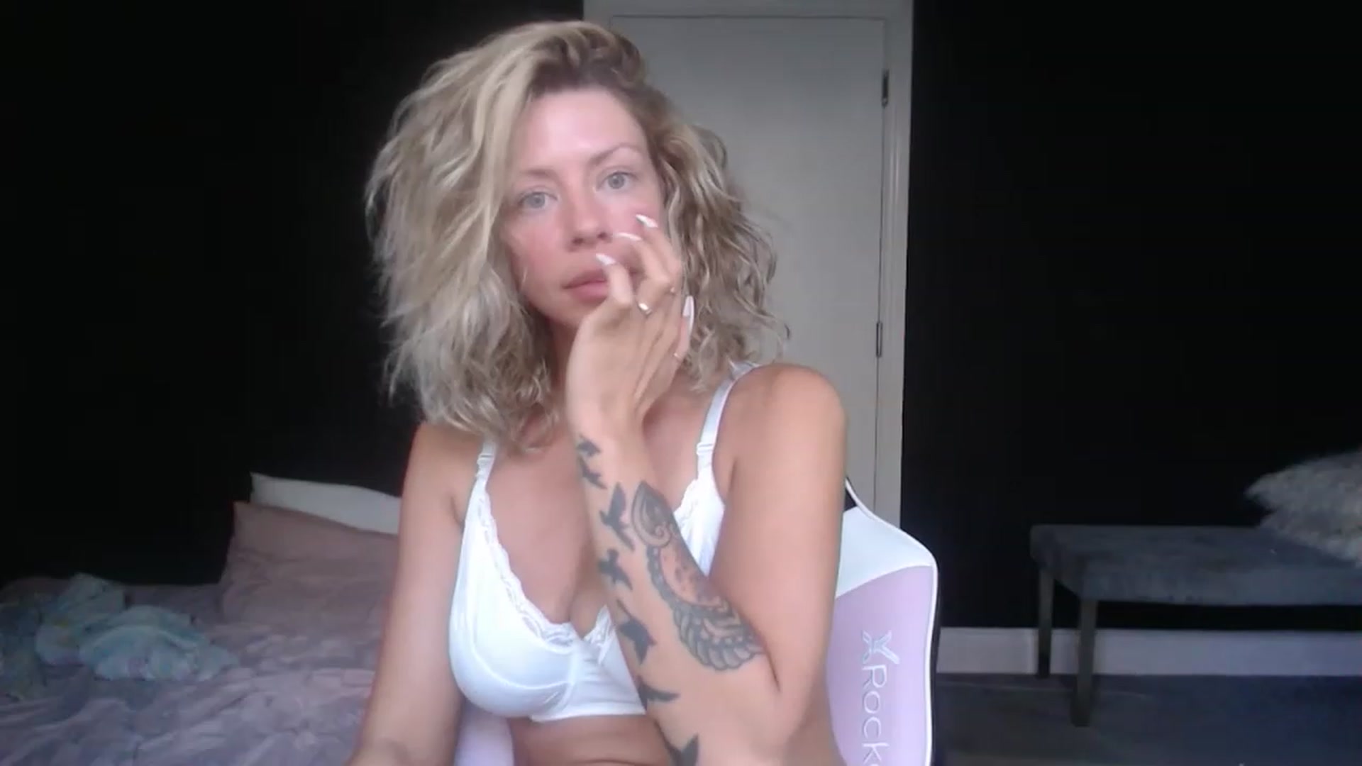 Gallery image thumbnail from VivienneFoxUK's myfreecams stream on, 07/12/2023, 11:01 image 3 of 20