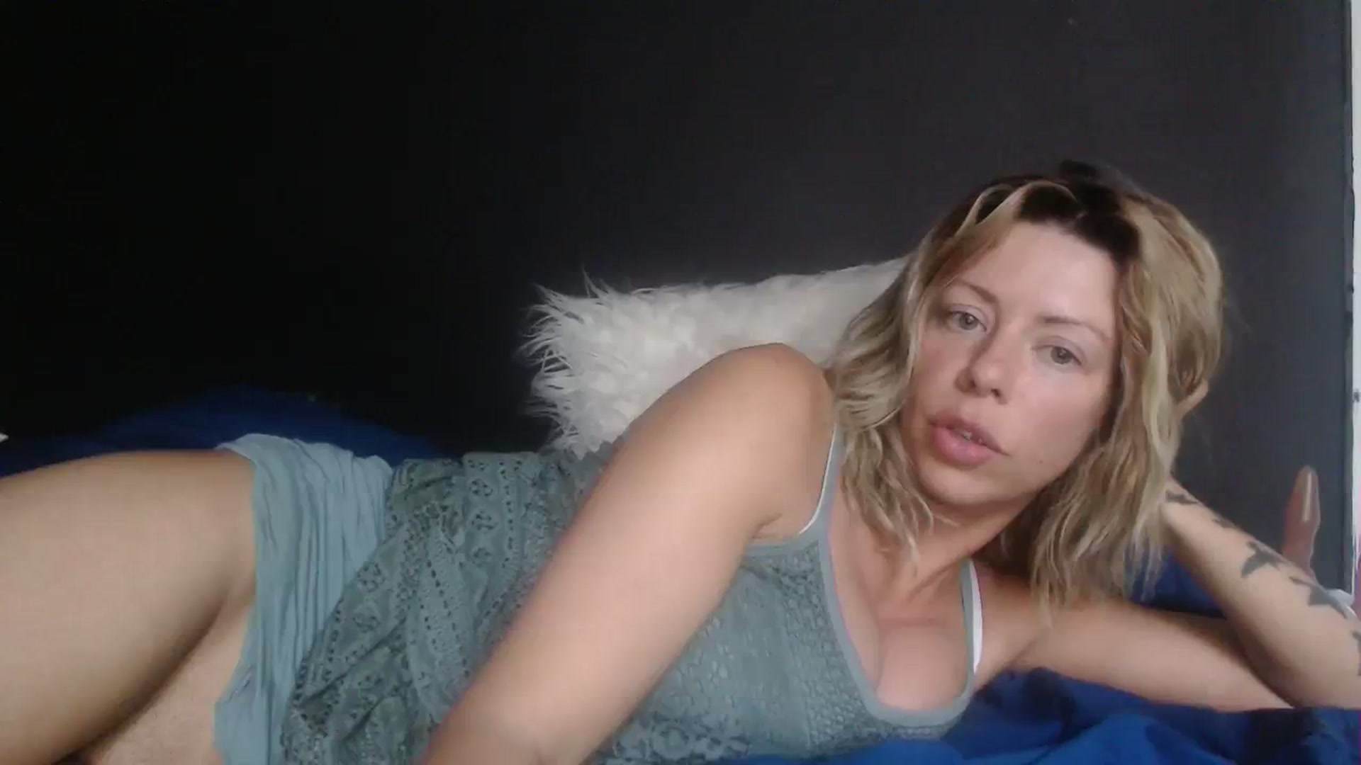 Gallery image thumbnail from VivienneFoxUK's myfreecams stream on, 07/30/2023, 12:56 image 3 of 20