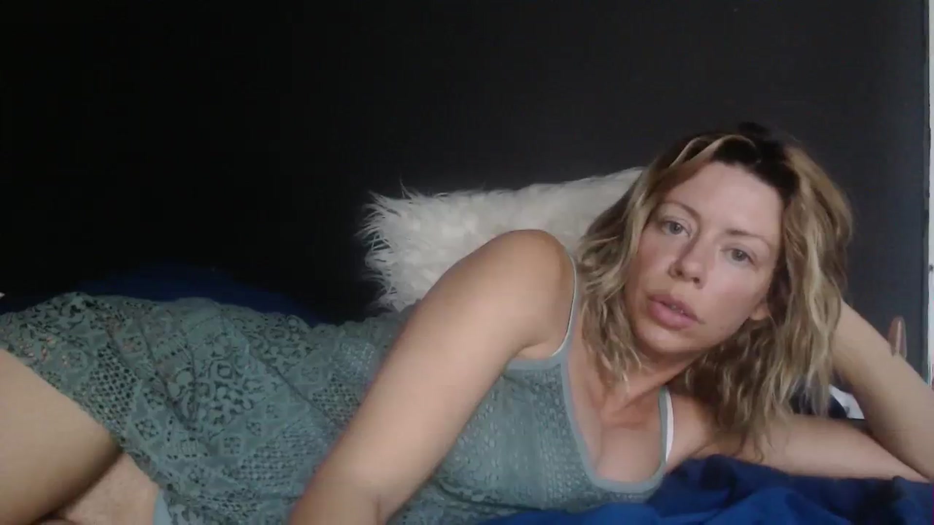 Gallery image thumbnail from VivienneFoxUK's myfreecams stream on, 07/30/2023, 12:56 image 4 of 20