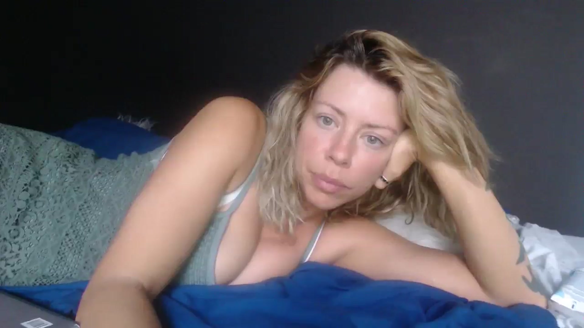 Gallery image thumbnail from VivienneFoxUK's myfreecams stream on, 07/30/2023, 12:56 image 10 of 20