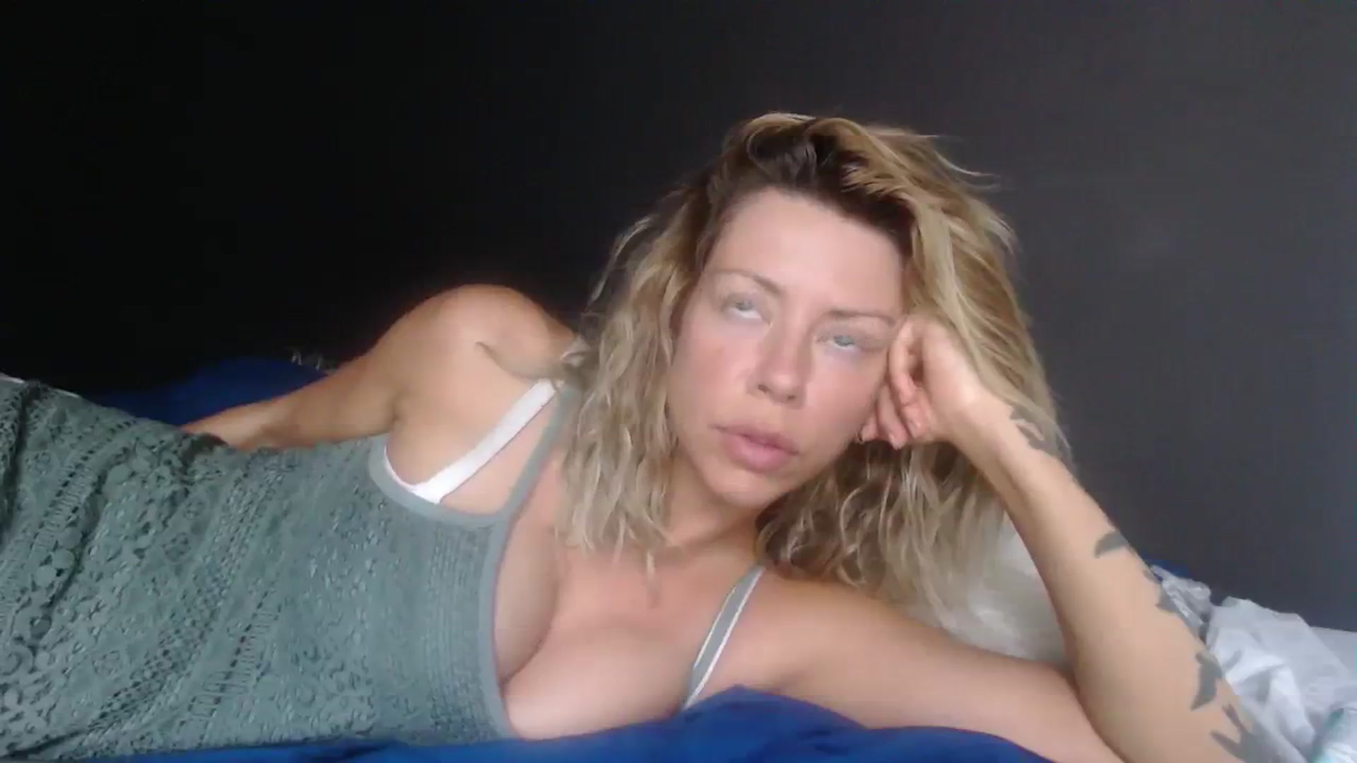 Gallery image thumbnail from VivienneFoxUK's myfreecams stream on, 07/30/2023, 12:56 image 11 of 20