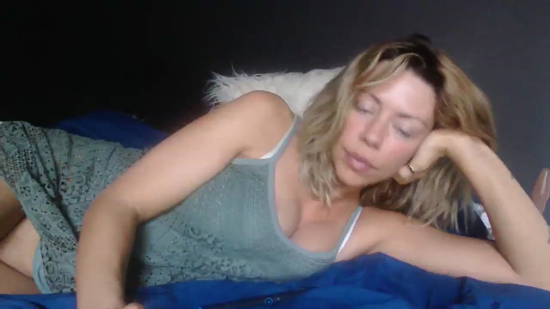 Gallery image thumbnail from VivienneFoxUK's myfreecams stream on, 07/30/2023, 12:56 image 7 of 20