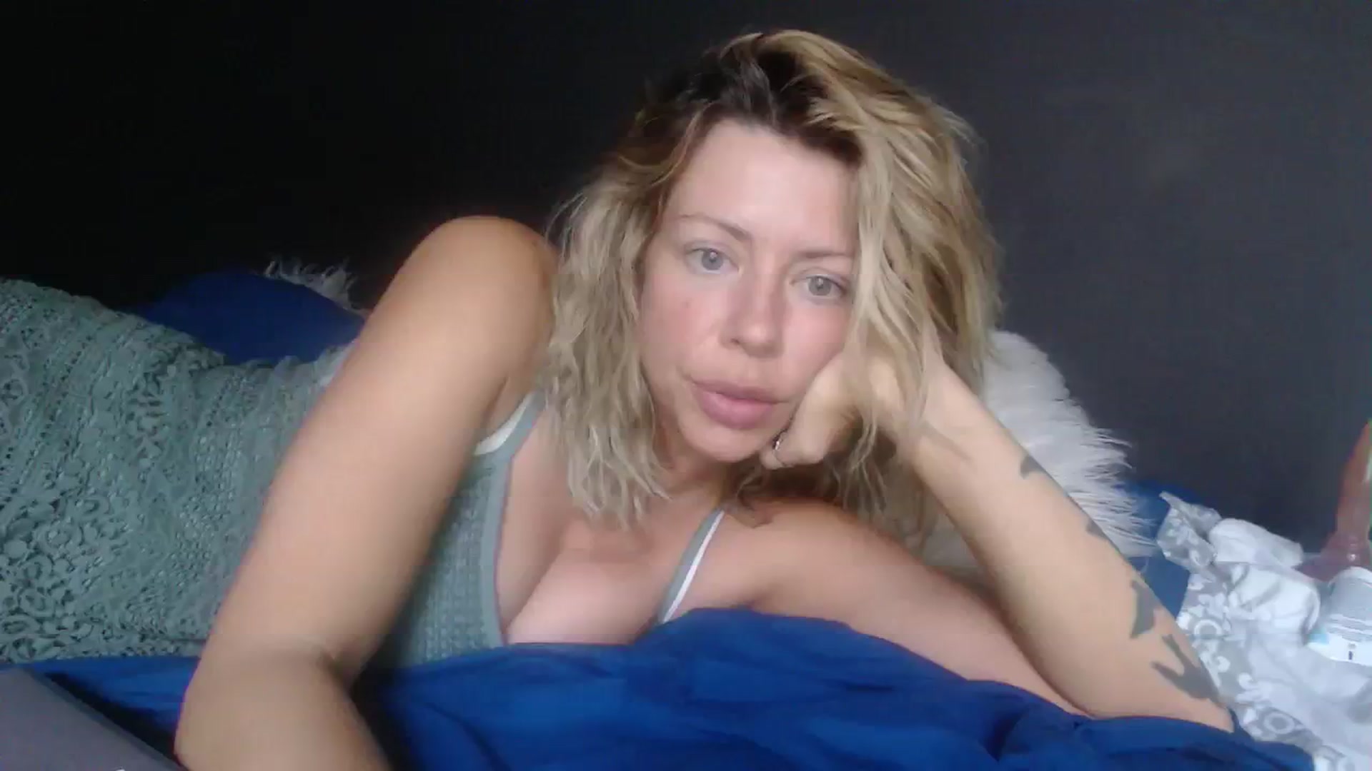Gallery image thumbnail from VivienneFoxUK's myfreecams stream on, 07/30/2023, 12:56 image 9 of 20