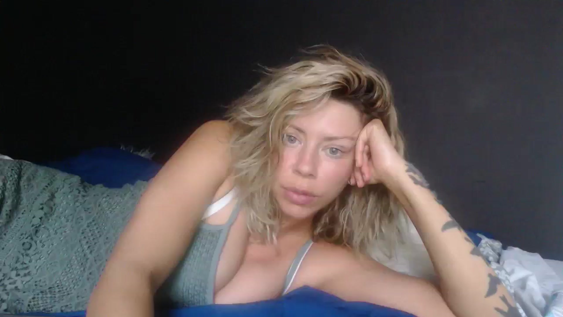Gallery image thumbnail from VivienneFoxUK's myfreecams stream on, 07/30/2023, 12:56 image 15 of 20