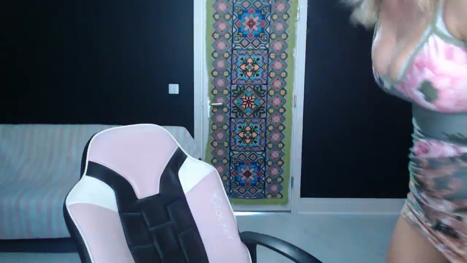 Gallery image thumbnail from Vivienne__Fox's myfreecams stream on, 06/16/2024, 11:55 image 17 of 20
