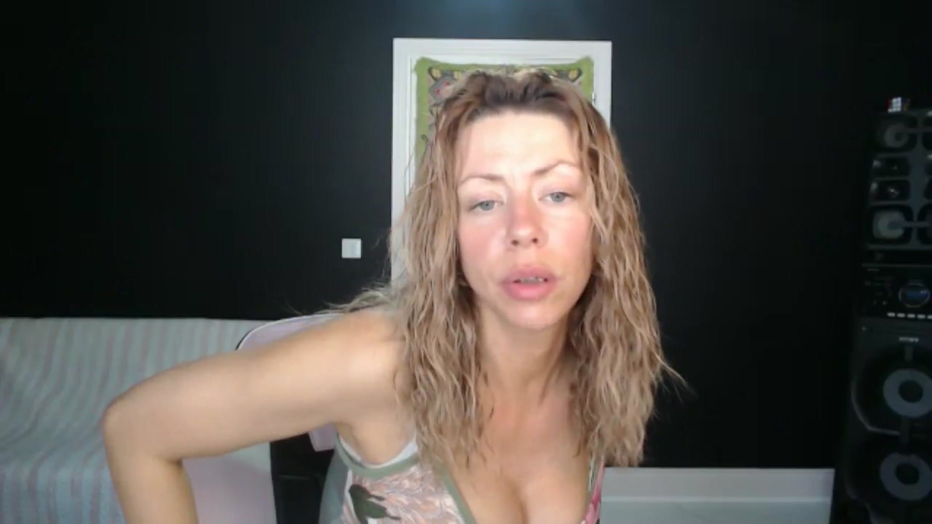 Gallery image thumbnail from Vivienne__Fox's myfreecams stream on, 06/16/2024, 11:55 image 14 of 20