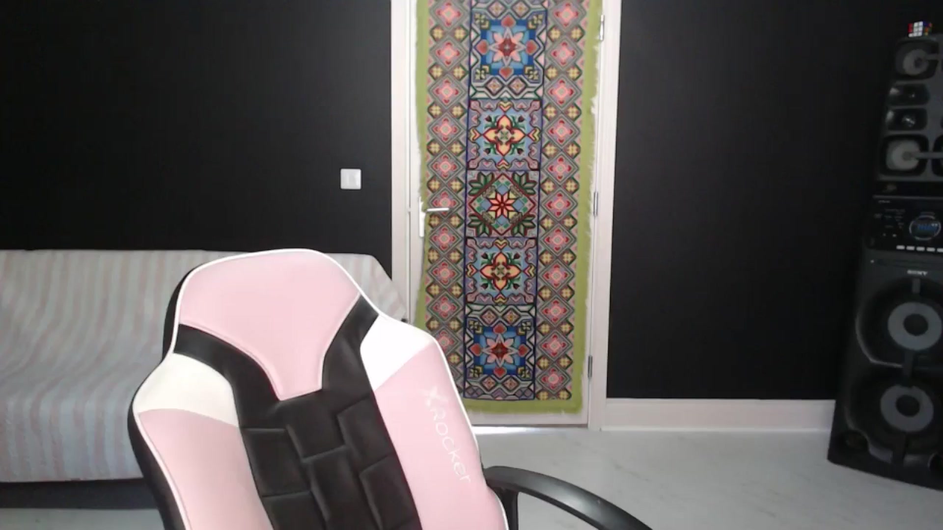 Gallery image thumbnail from Vivienne__Fox's myfreecams stream on, 06/16/2024, 11:55 image 18 of 20