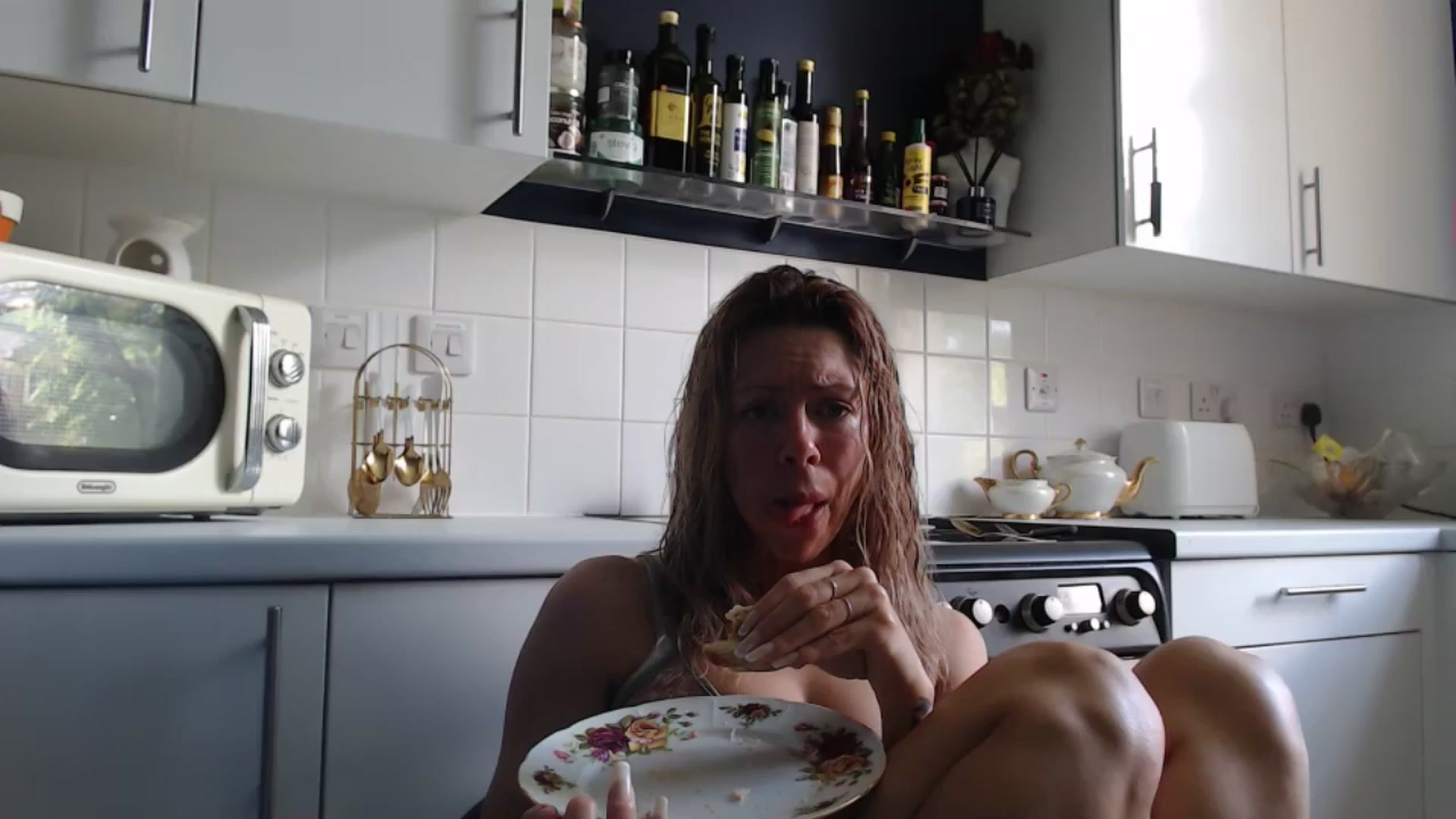 Gallery image thumbnail from Vivienne__Fox's myfreecams stream on, 06/16/2024, 11:55 image 12 of 20