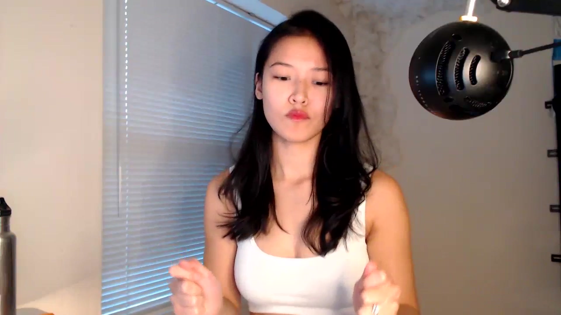 Gallery image thumbnail from Vivixeve's myfreecams stream on, 12/30/2023, 24:20 image 17 of 20