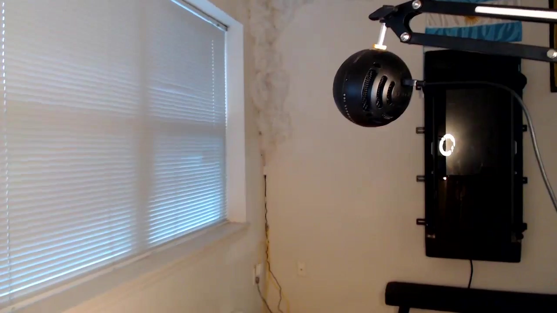 Gallery image thumbnail from Vivixeve's myfreecams stream on, 12/30/2023, 24:20 image 14 of 20