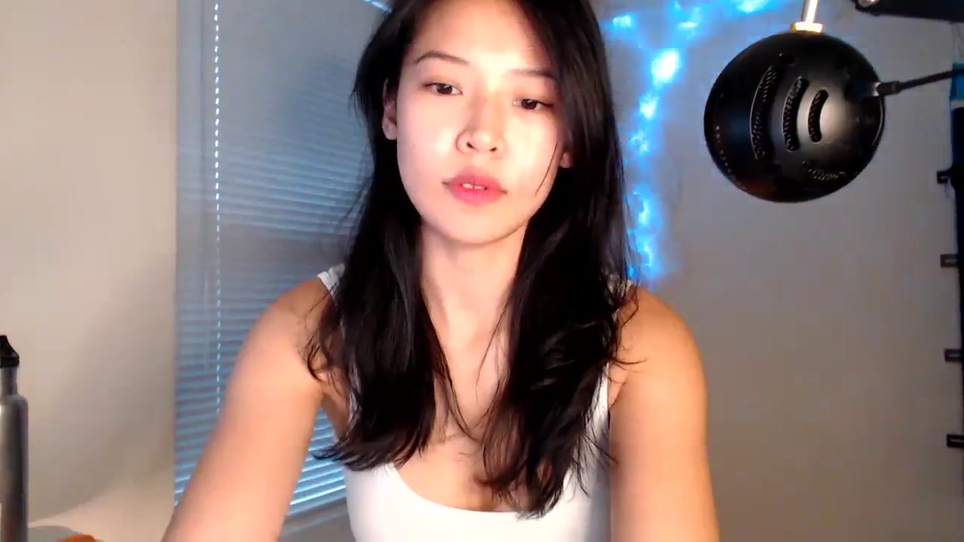 Gallery image thumbnail from Vivixeve's myfreecams stream on, 12/30/2023, 24:20 image 16 of 20