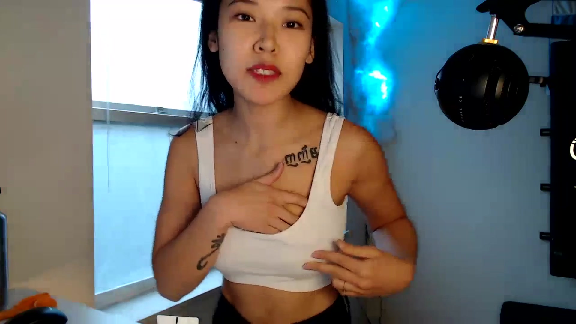 Gallery image thumbnail from Vivixeve's myfreecams stream on, 12/30/2023, 24:20 image 6 of 20
