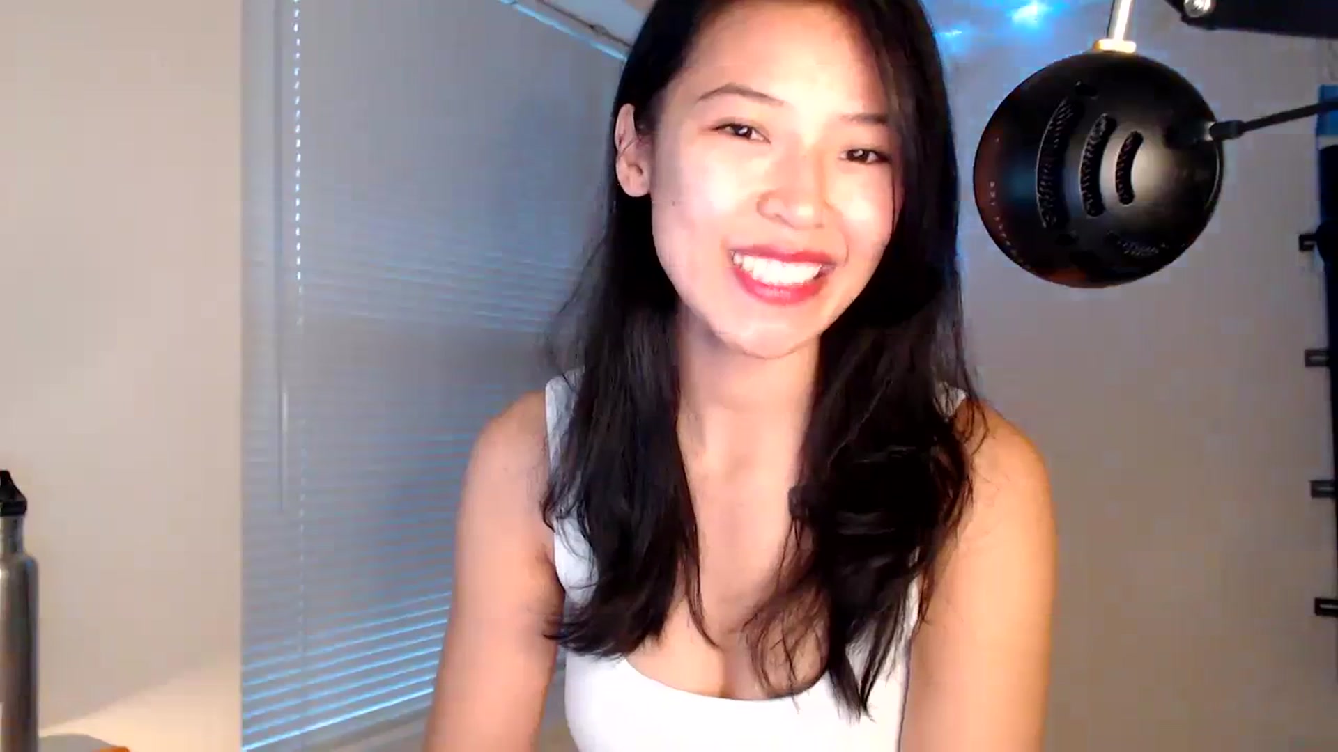 Gallery image thumbnail from Vivixeve's myfreecams stream on, 12/30/2023, 24:20 image 19 of 20