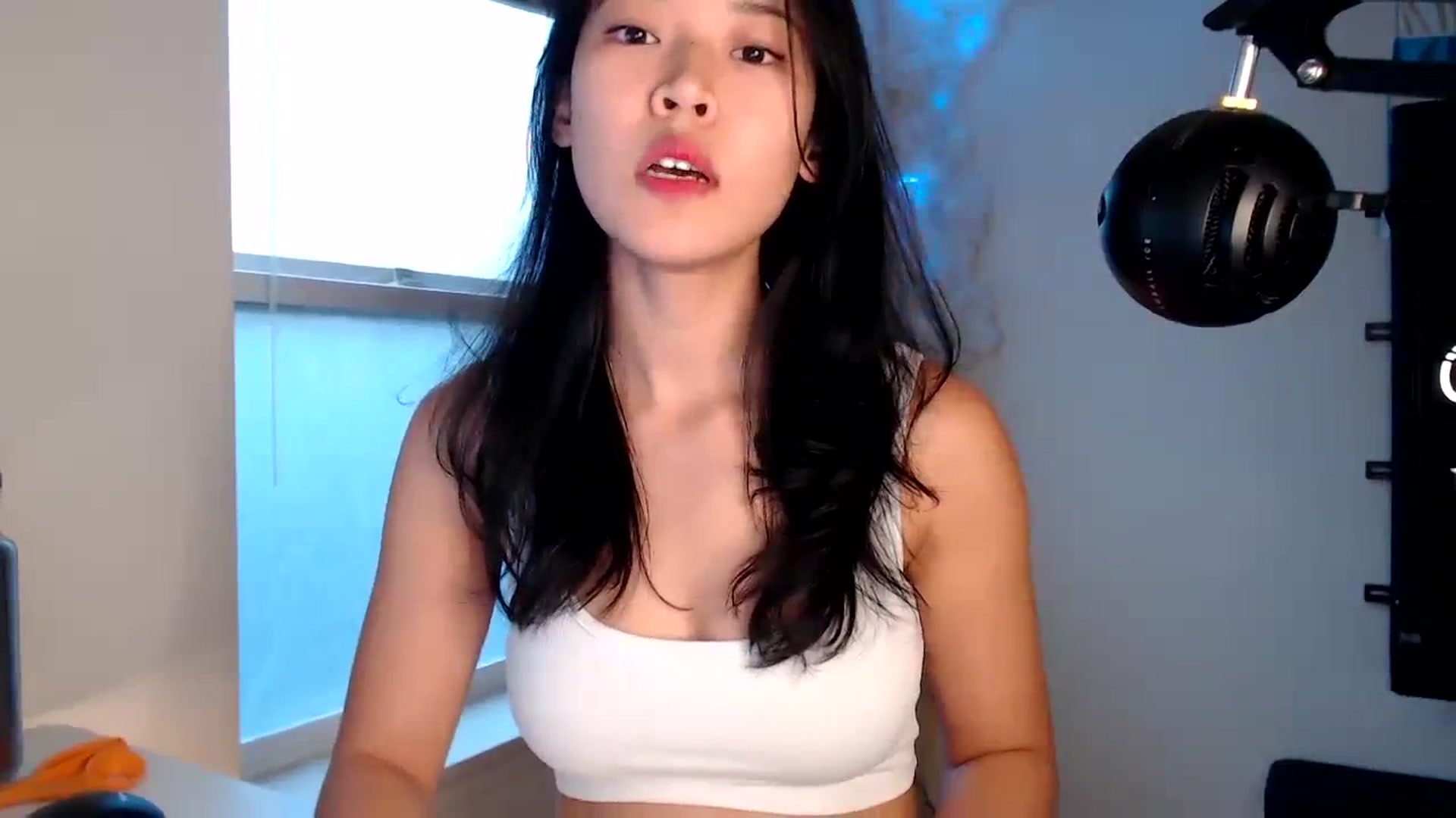 Gallery image thumbnail from Vivixeve's myfreecams stream on, 12/30/2023, 24:20 image 13 of 20