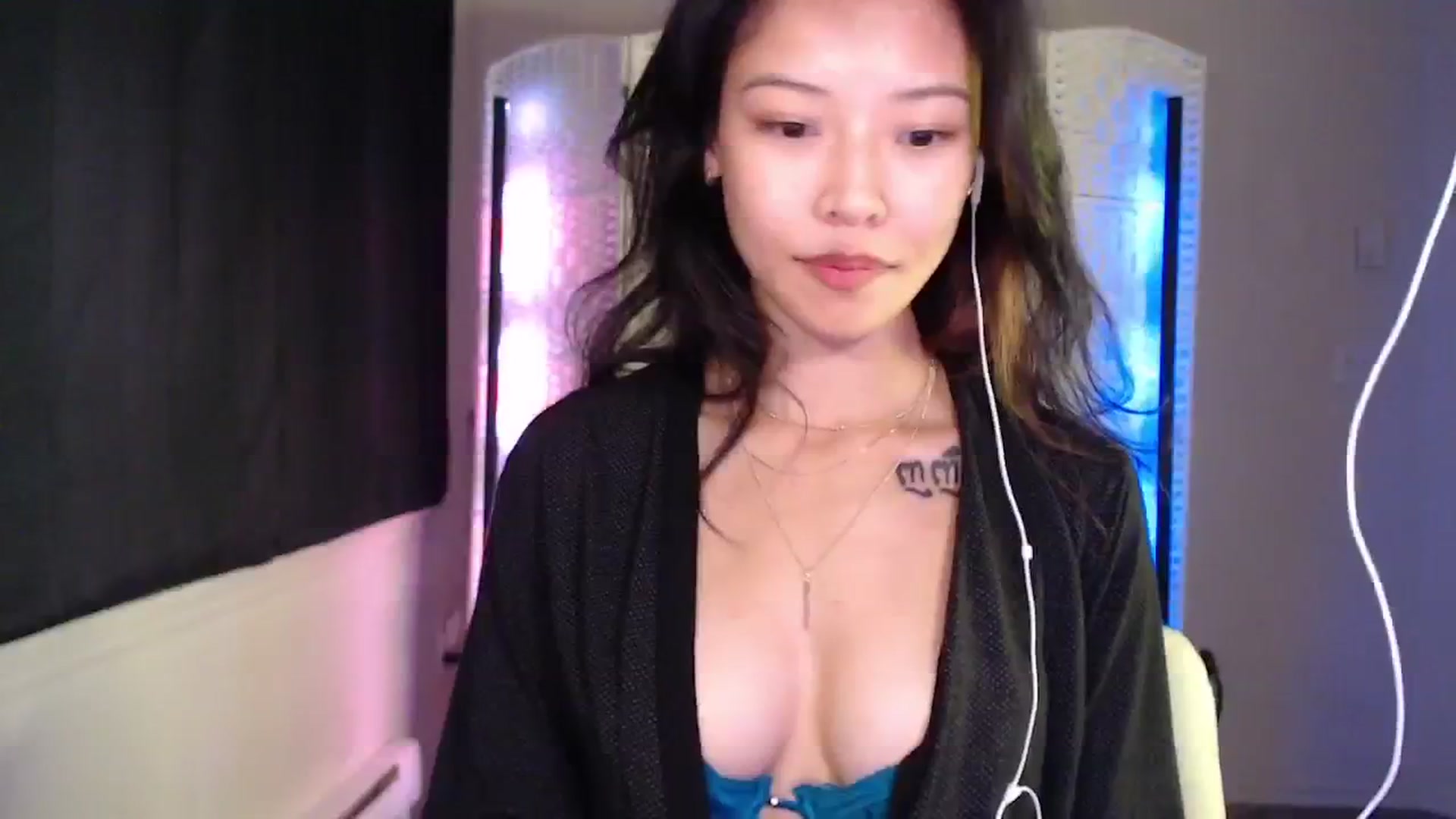 Gallery image thumbnail from Vivixxeve's myfreecams stream on, 08/30/2025, 24:53 image 16 of 20