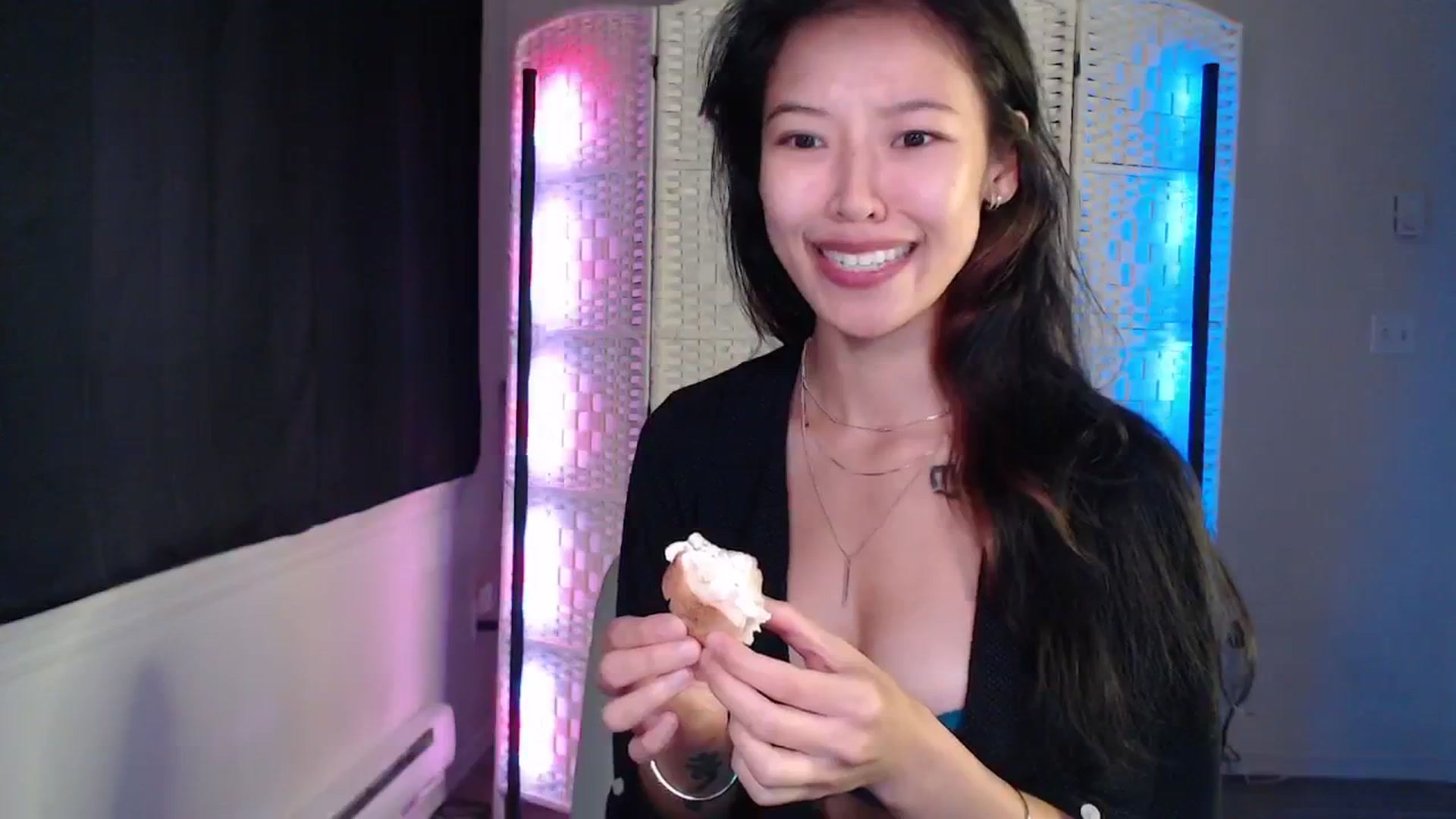 Gallery image thumbnail from Vivixxeve's myfreecams stream on, 08/30/2025, 24:53 image 8 of 20