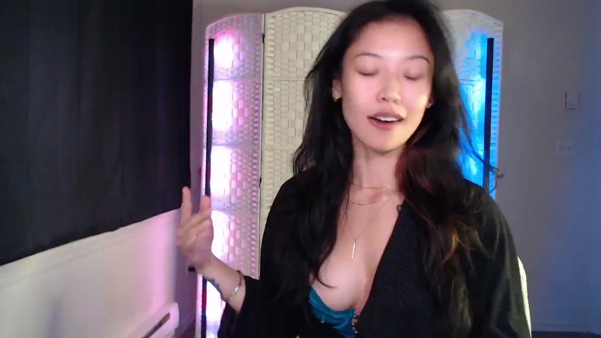 Gallery image thumbnail from Vivixxeve's myfreecams stream on, 08/30/2025, 24:53 image 13 of 20