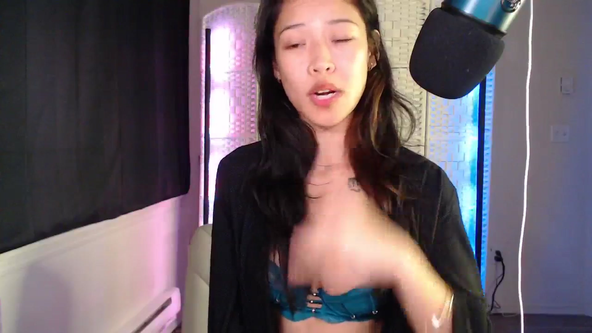 Gallery image thumbnail from Vivixxeve's myfreecams stream on, 08/30/2025, 03:20 image 20 of 20