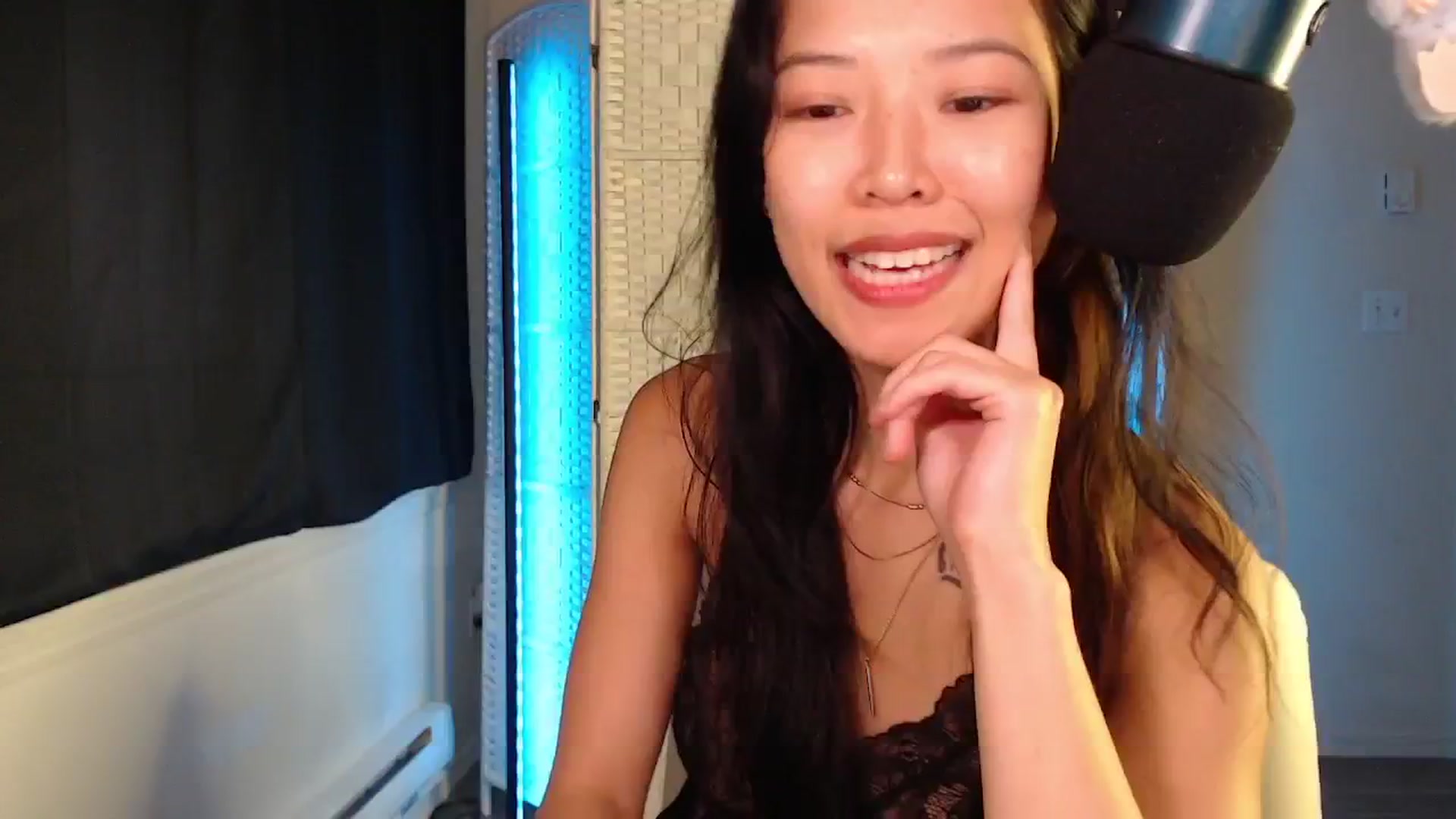 Gallery image thumbnail from Vivixxeve's myfreecams stream on, 09/01/2025, 21:31 image 16 of 20