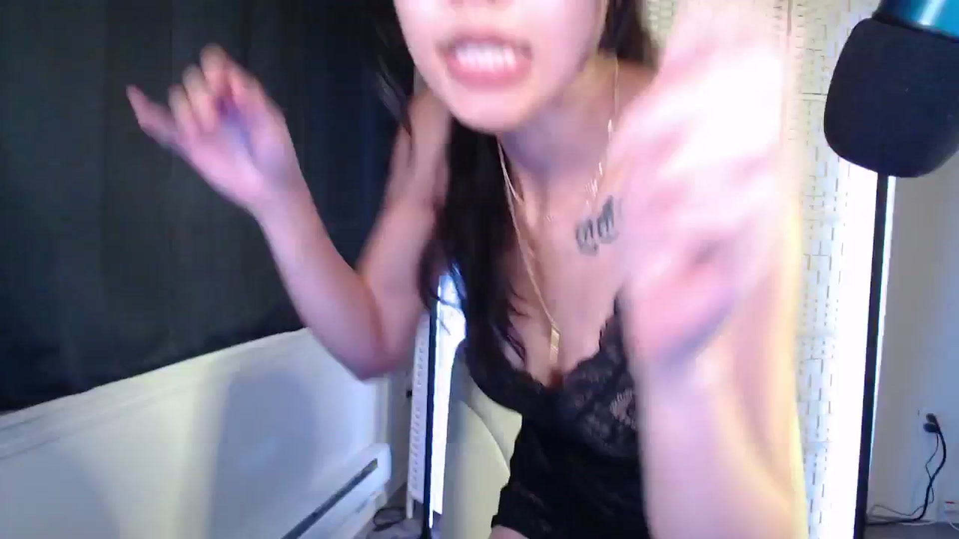 Gallery image thumbnail from Vivixxeve's myfreecams stream on, 09/01/2025, 21:31 image 17 of 20