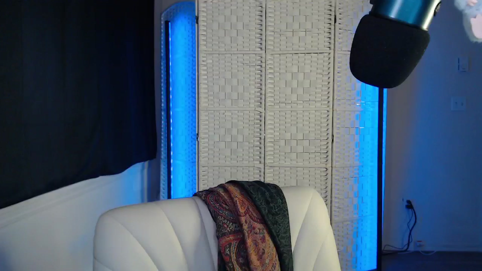 Gallery image thumbnail from Vivixxeve's myfreecams stream on, 09/01/2025, 21:31 image 15 of 20