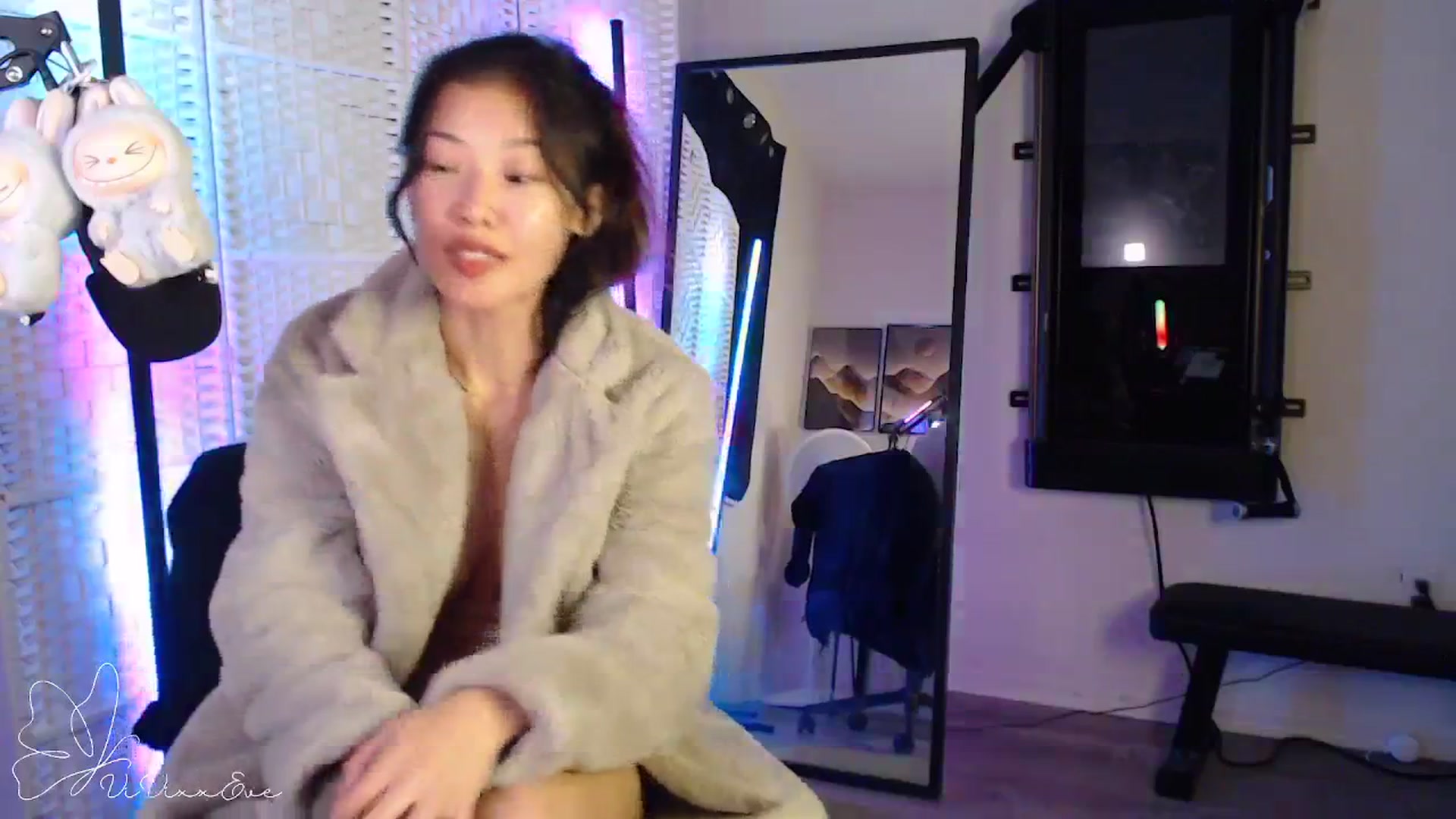 Gallery image thumbnail from Vivixxeve's myfreecams stream on, 09/06/2025, 02:54 image 18 of 20