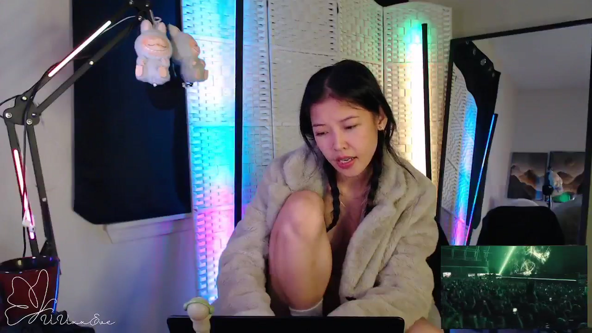 Gallery image thumbnail from Vivixxeve's myfreecams stream on, 09/06/2025, 02:54 image 4 of 20