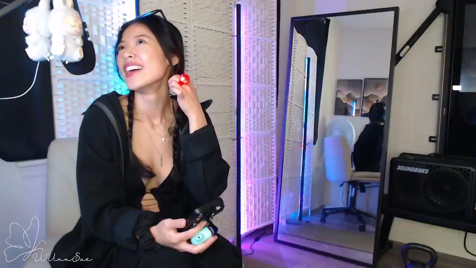 Gallery image thumbnail from Vivixxeve's myfreecams stream on, 09/12/2025, 01:36 image 4 of 20