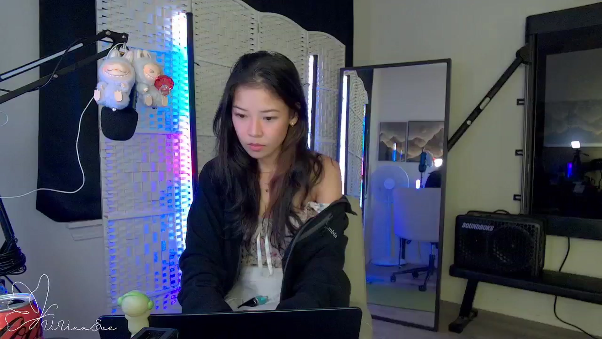 Gallery image thumbnail from Vivixxeve's myfreecams stream on, 09/15/2025, 09:04 image 1 of 20