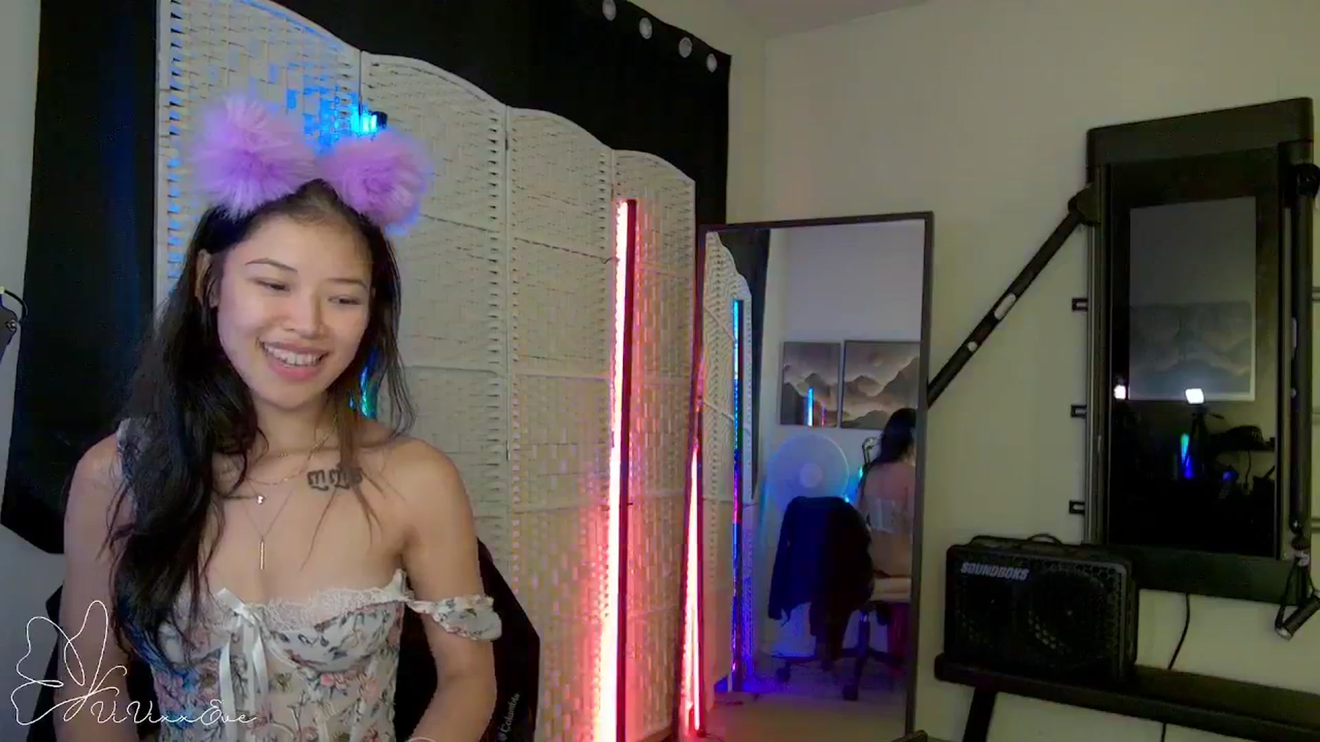 Gallery image thumbnail from Vivixxeve's myfreecams stream on, 09/15/2025, 09:04 image 16 of 20