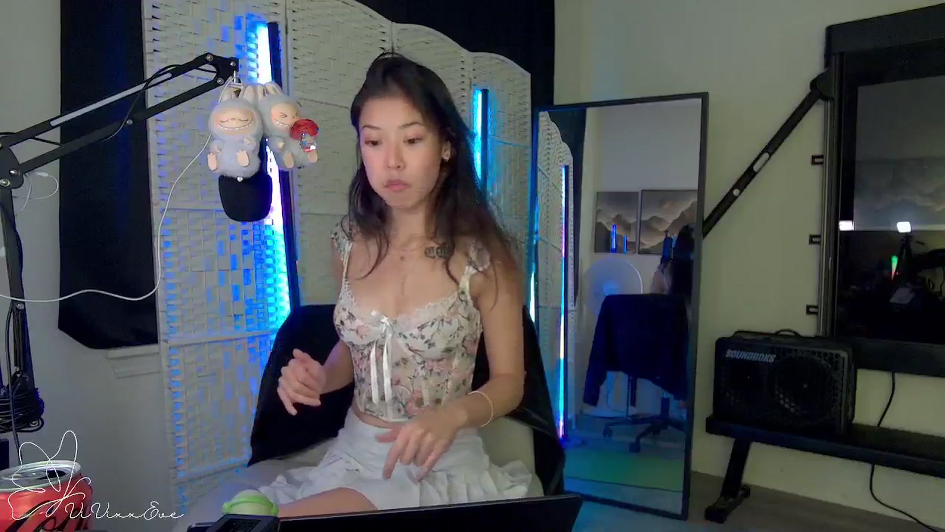 Gallery image thumbnail from Vivixxeve's myfreecams stream on, 09/15/2025, 09:04 image 3 of 20