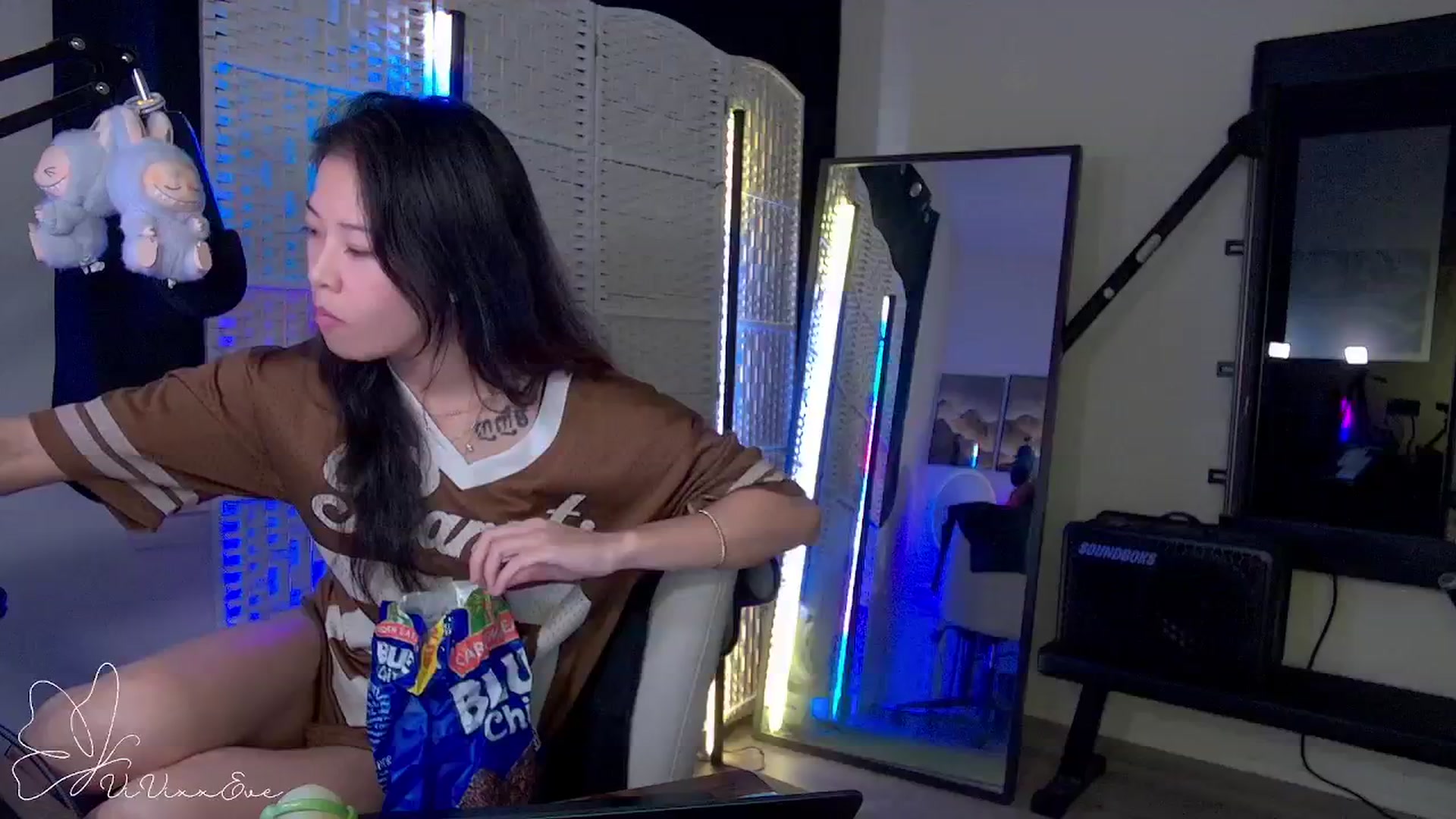 Gallery image thumbnail from Vivixxeve's myfreecams stream on, 09/17/2025, 04:19 image 12 of 20