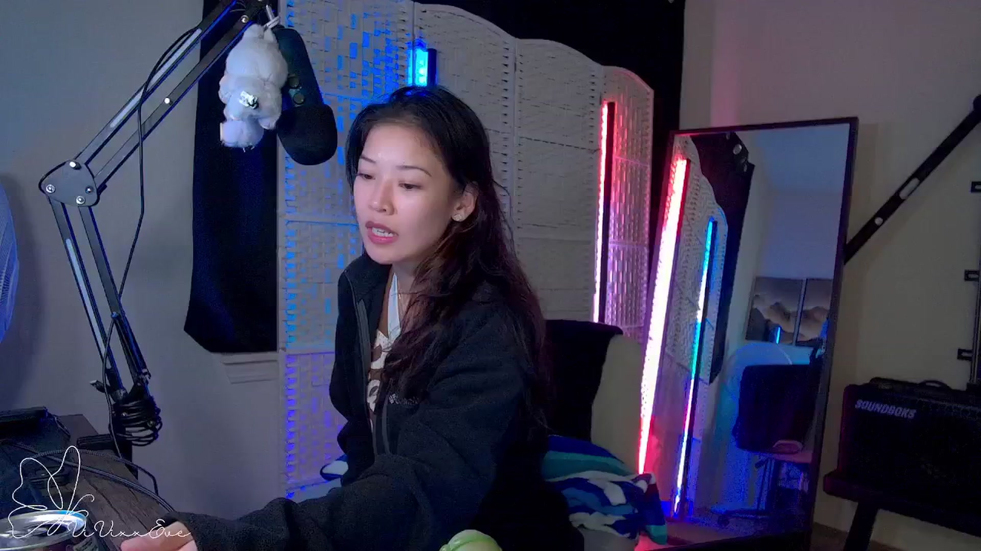 Gallery image thumbnail from Vivixxeve's myfreecams stream on, 09/17/2025, 06:49 image 1 of 20