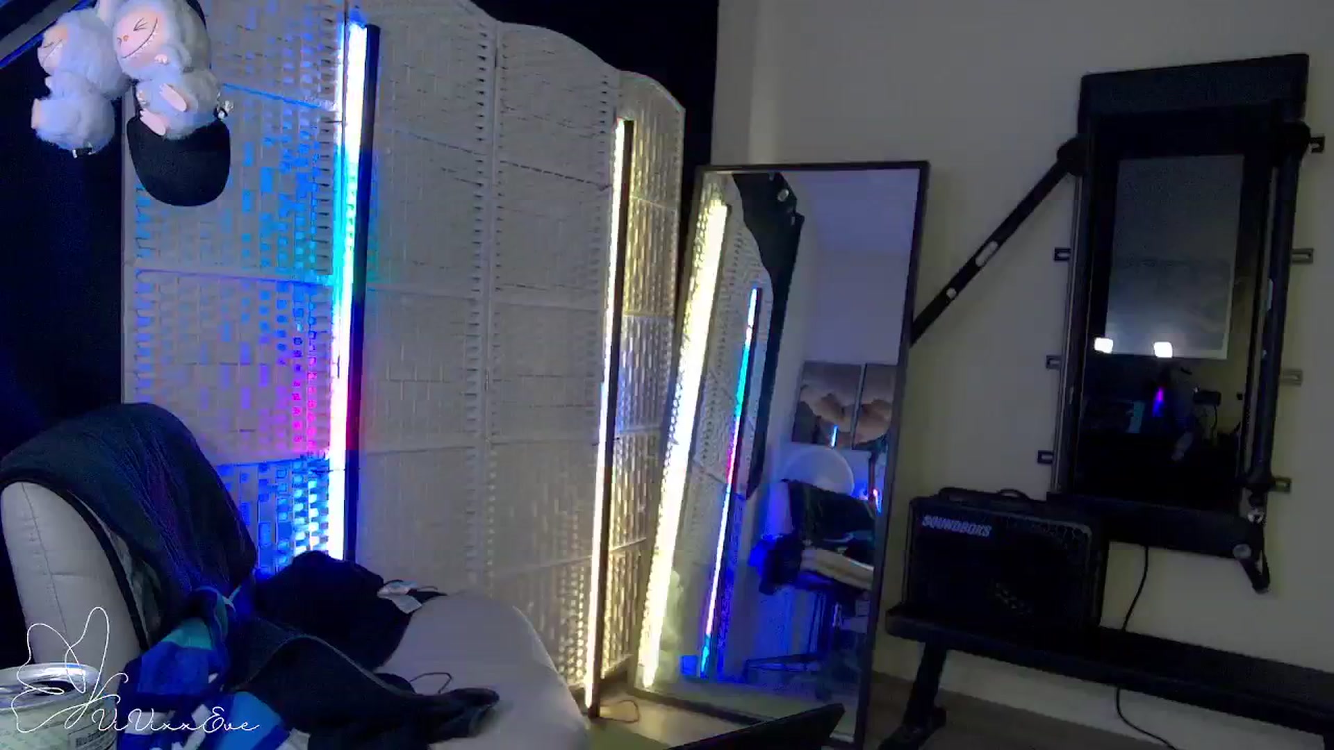Gallery image thumbnail from Vivixxeve's myfreecams stream on, 09/17/2025, 06:49 image 11 of 20