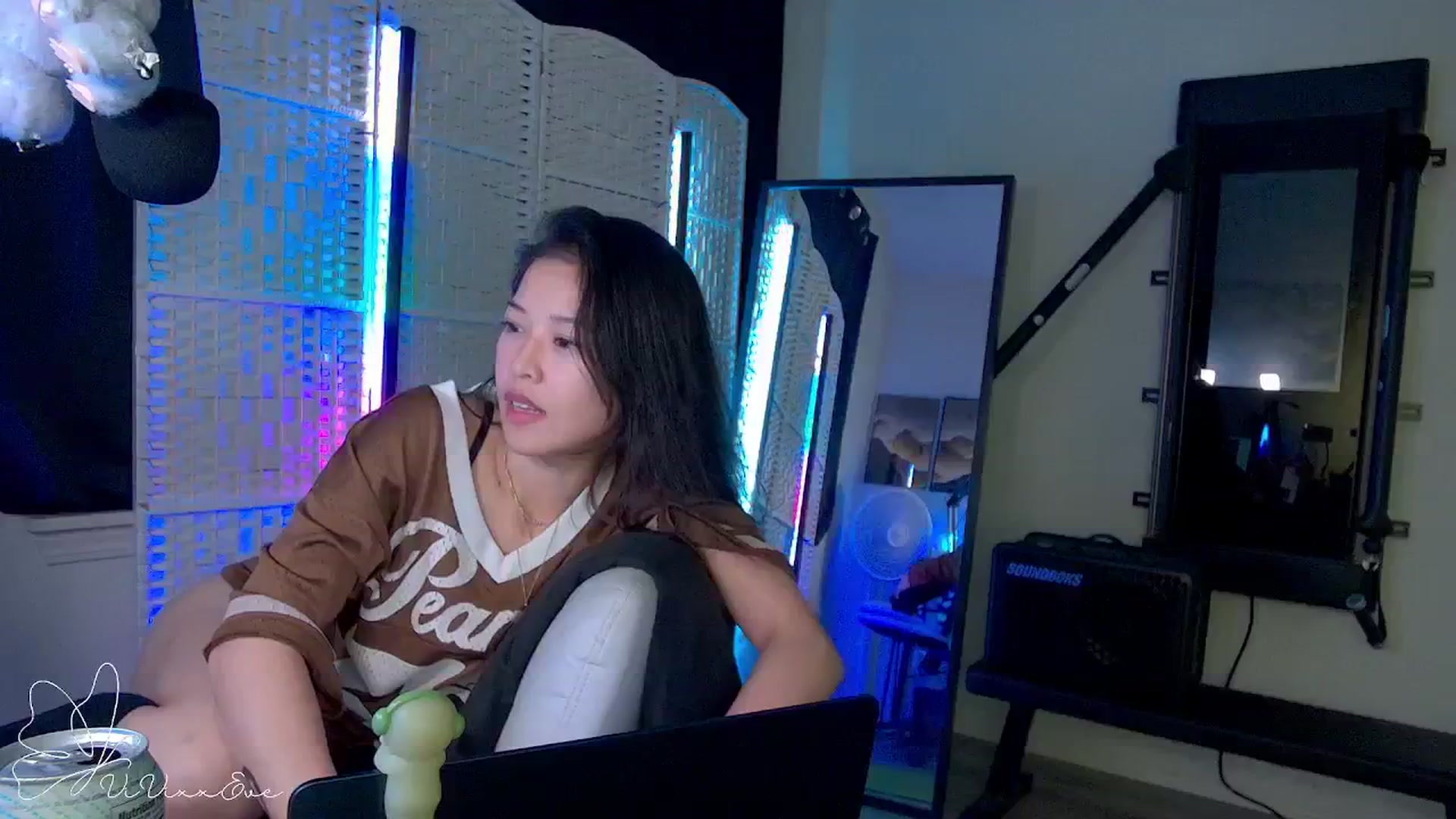 Gallery image thumbnail from Vivixxeve's myfreecams stream on, 09/17/2025, 06:49 image 6 of 20