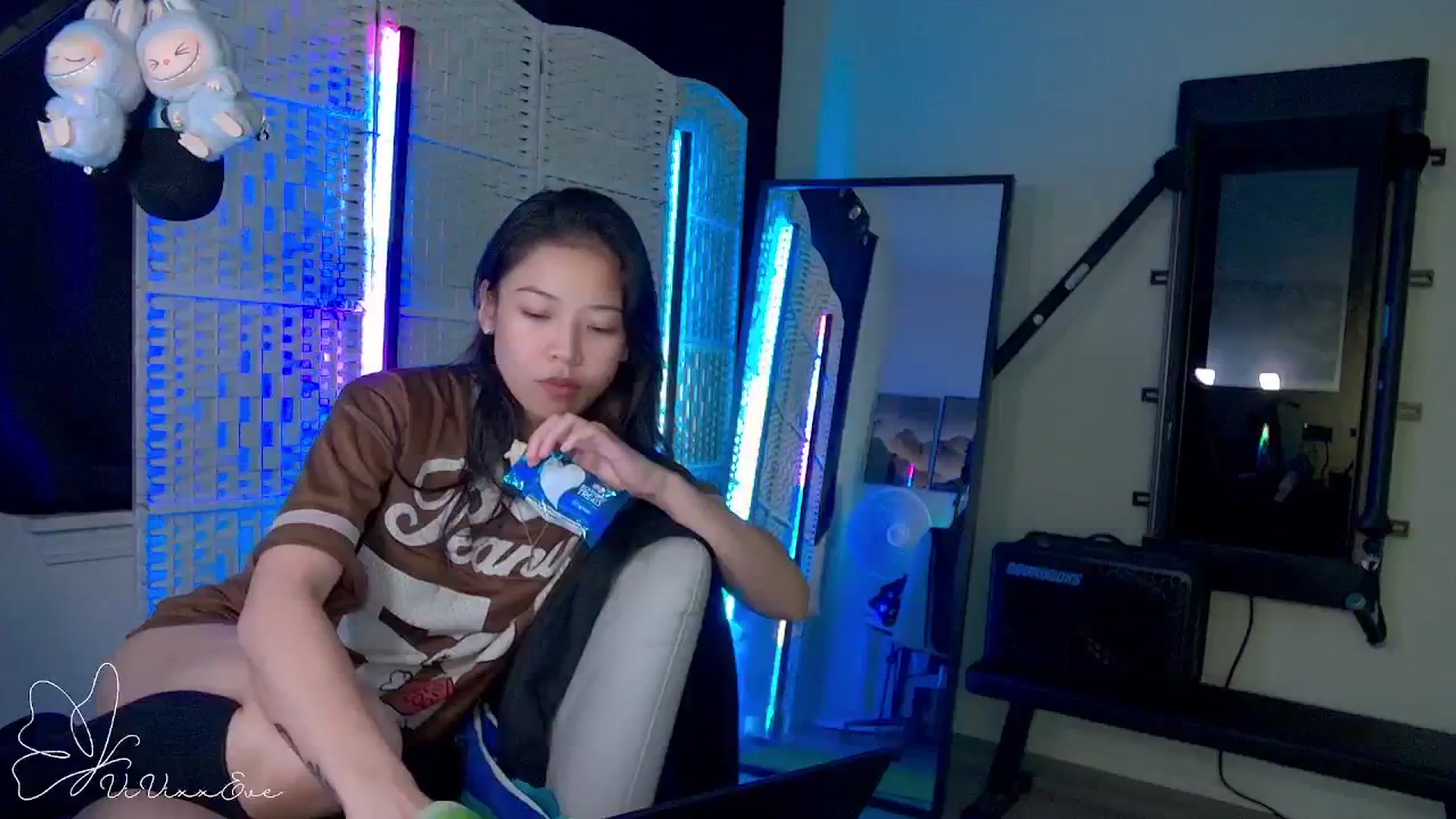 Gallery image thumbnail from Vivixxeve's myfreecams stream on, 09/17/2025, 06:49 image 4 of 20